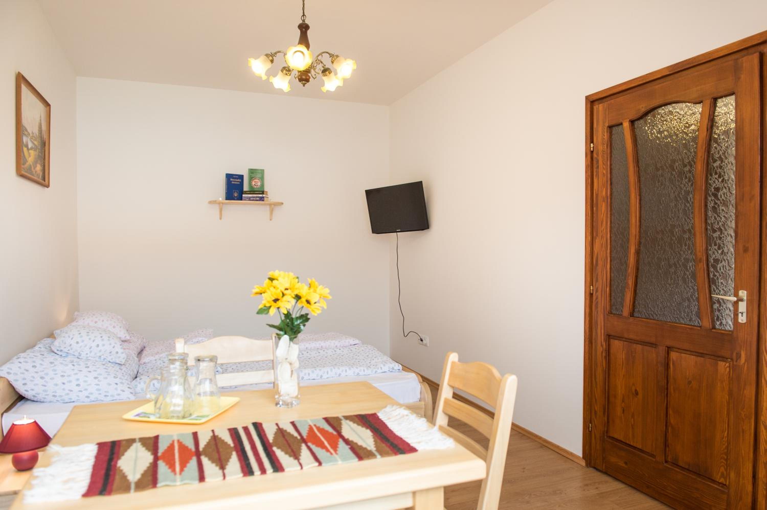 Double or Twin Room with Private Bathroom photo 2