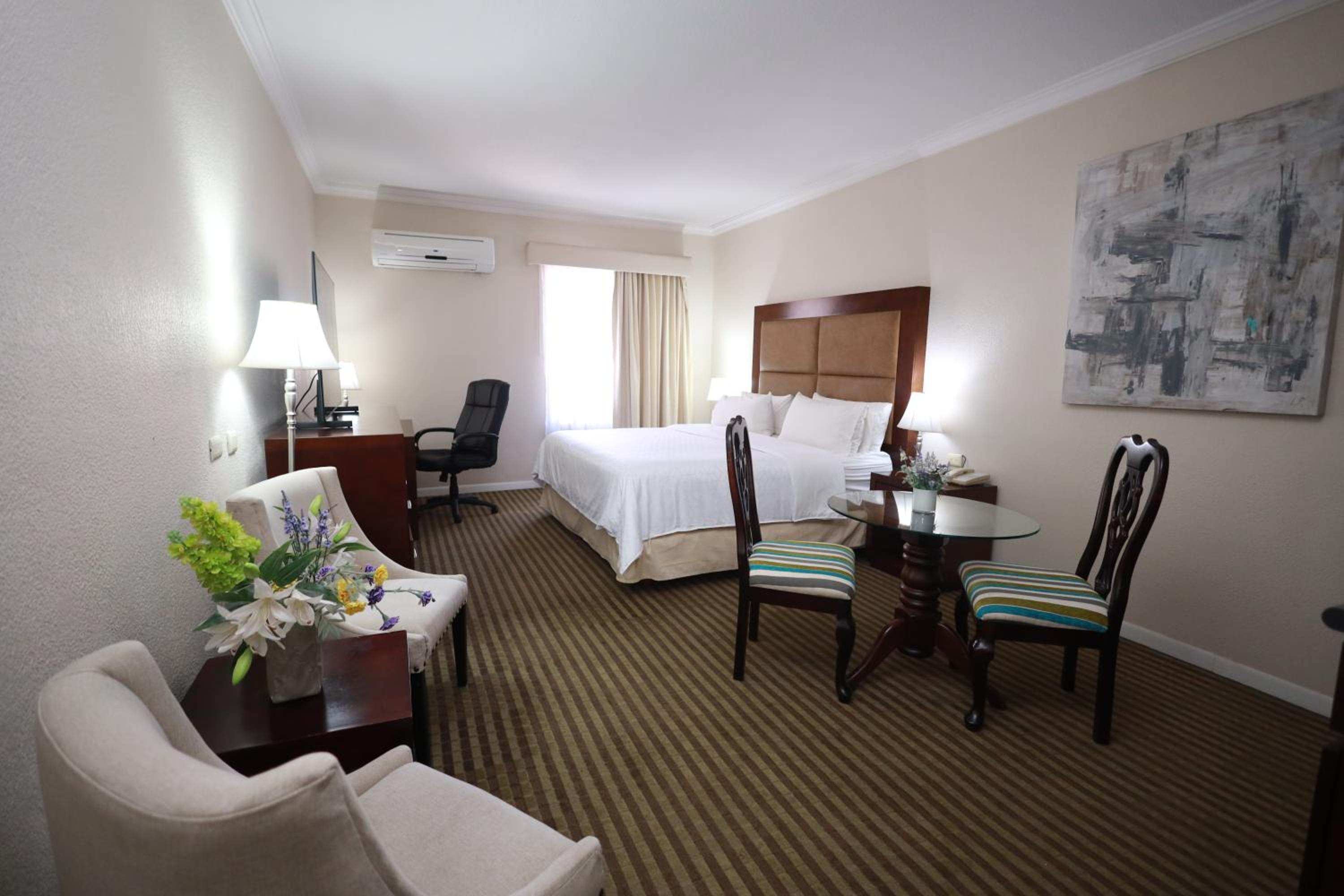 Junior King Suite - Photo 7