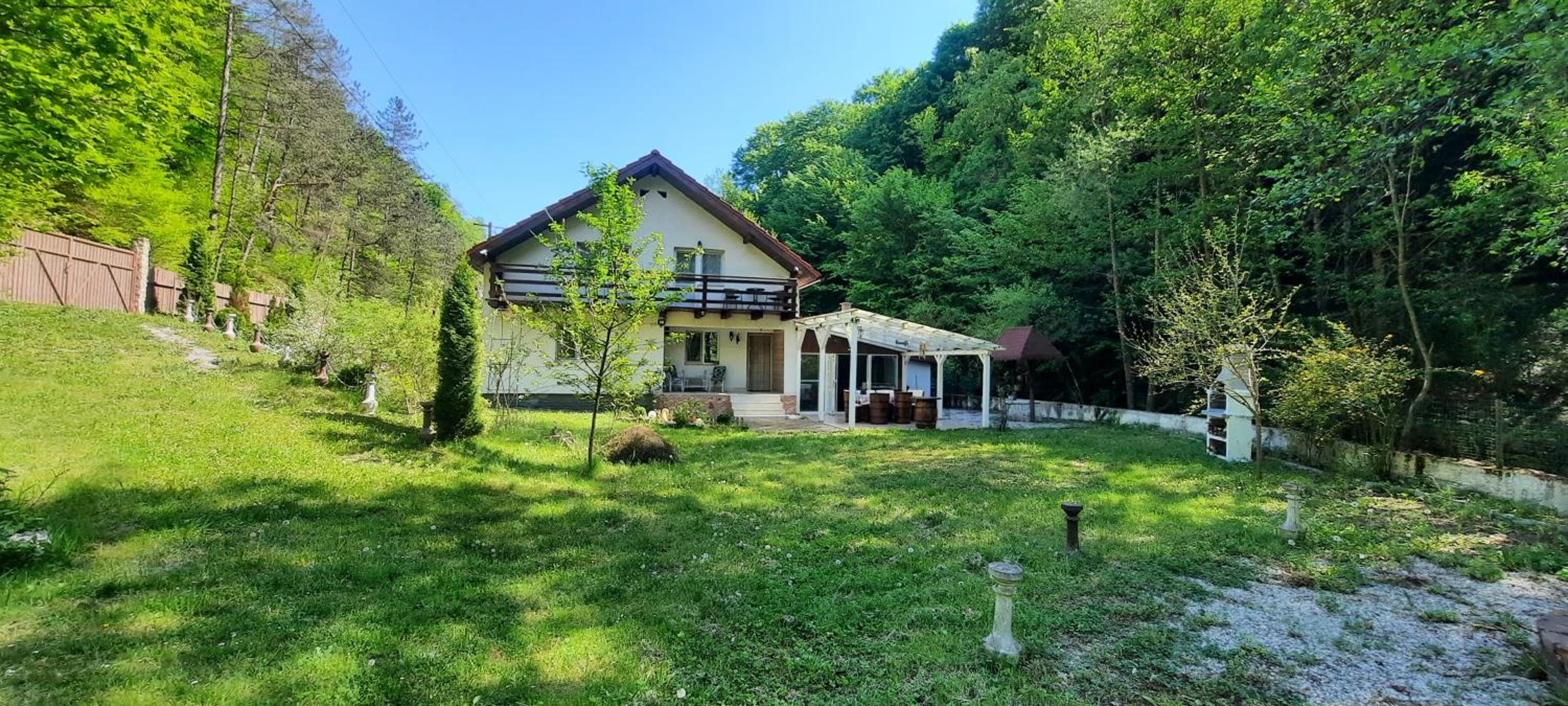 Three-Bedroom House photo 2