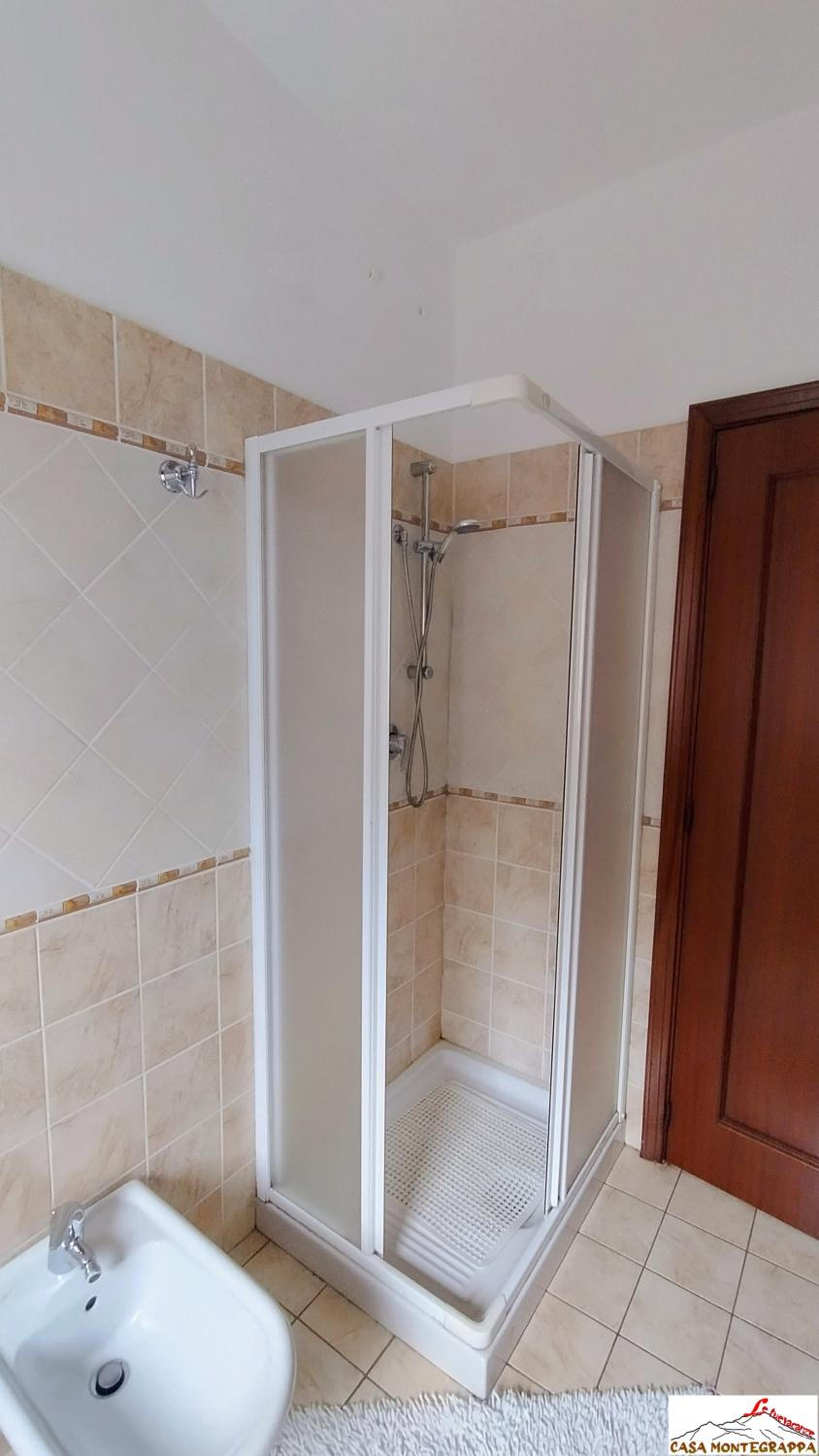 Two-Bedroom Apartment with Balcony photo 3