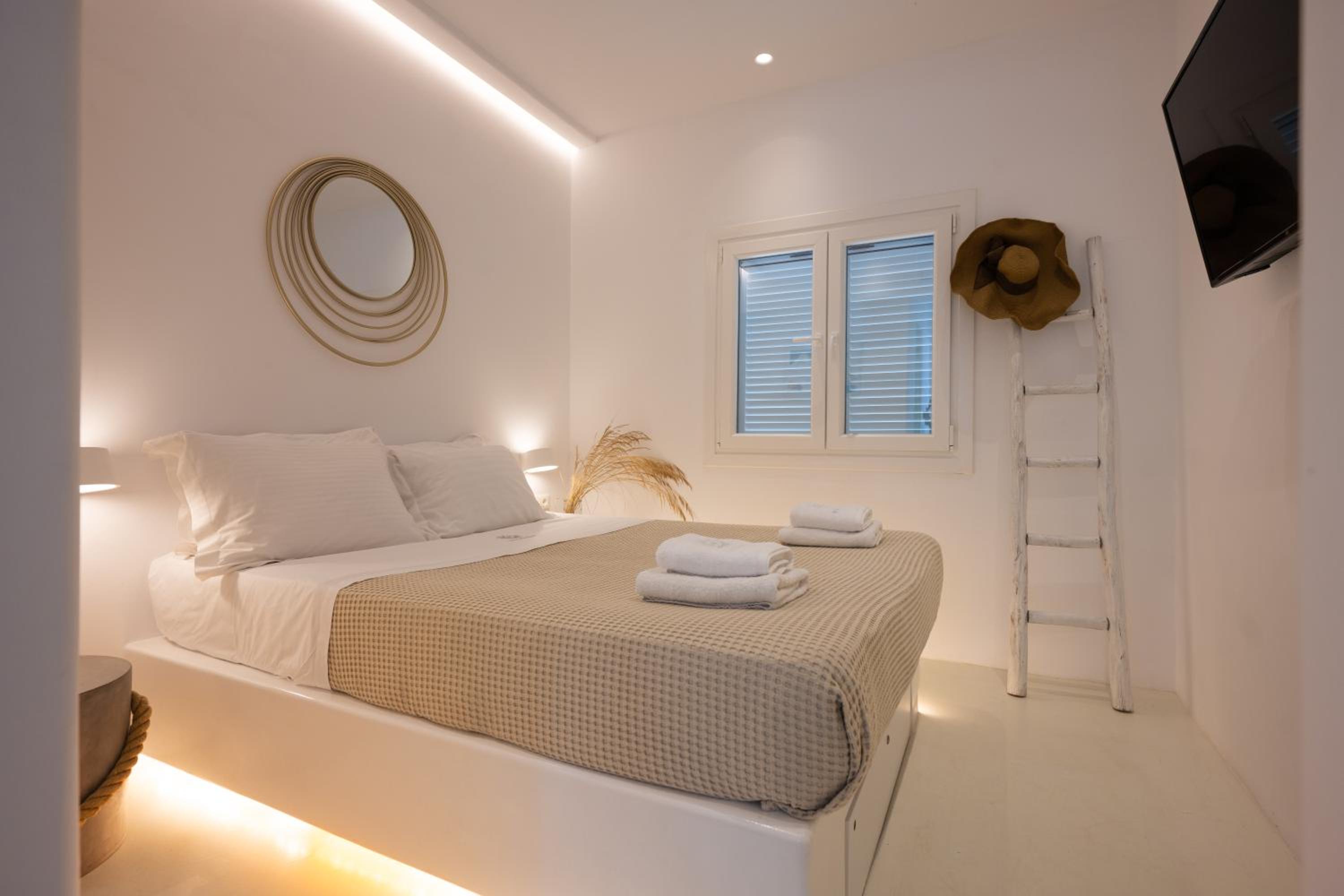 Two-Bedroom Apartment - Photo 19