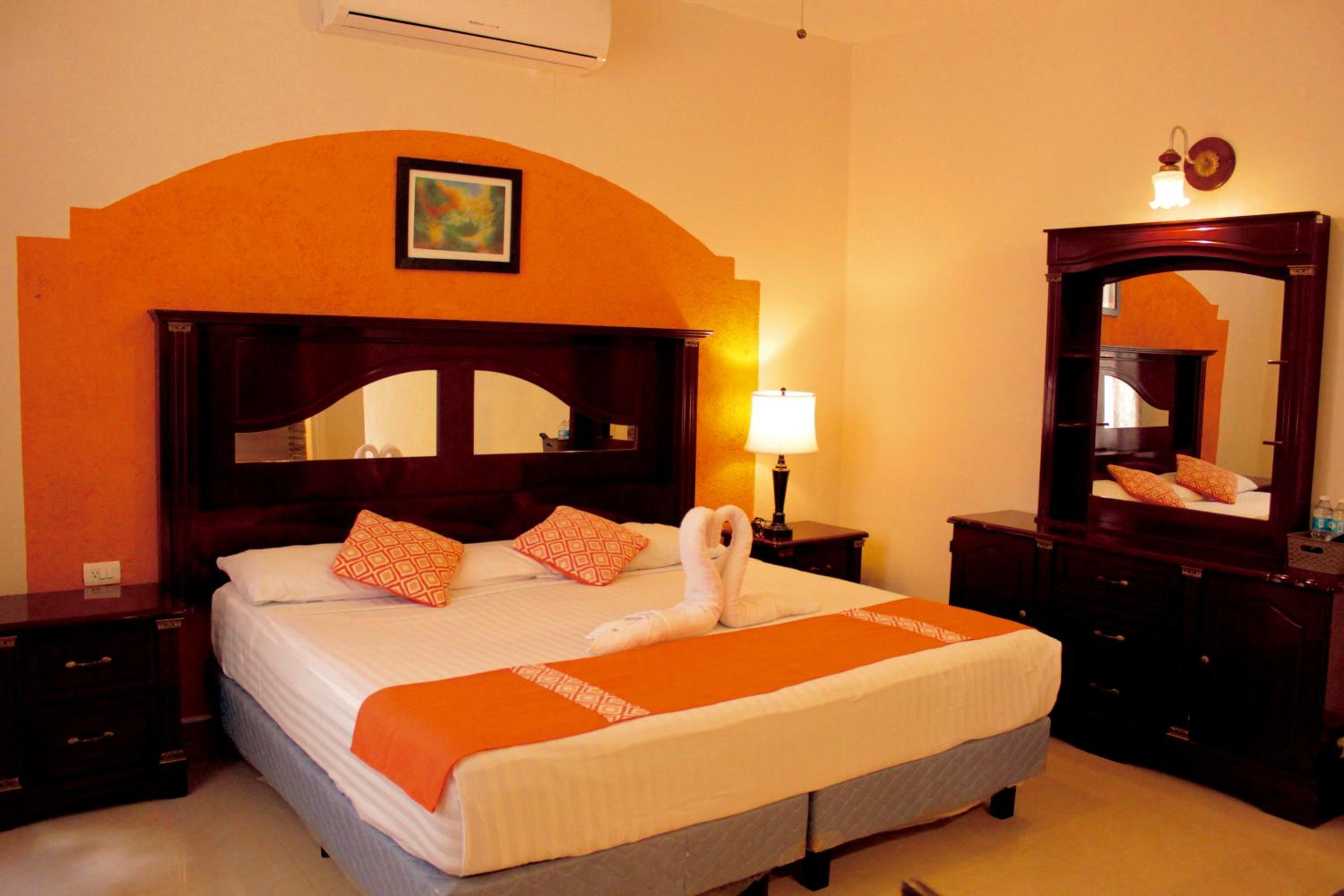 Deluxe King Suite photo 1