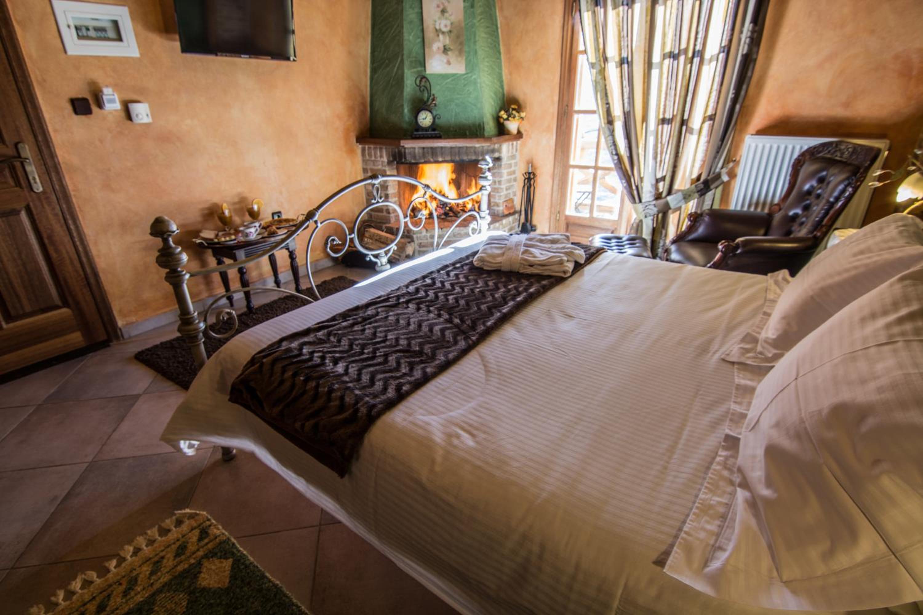Deluxe Suite with Fireplace photo 1