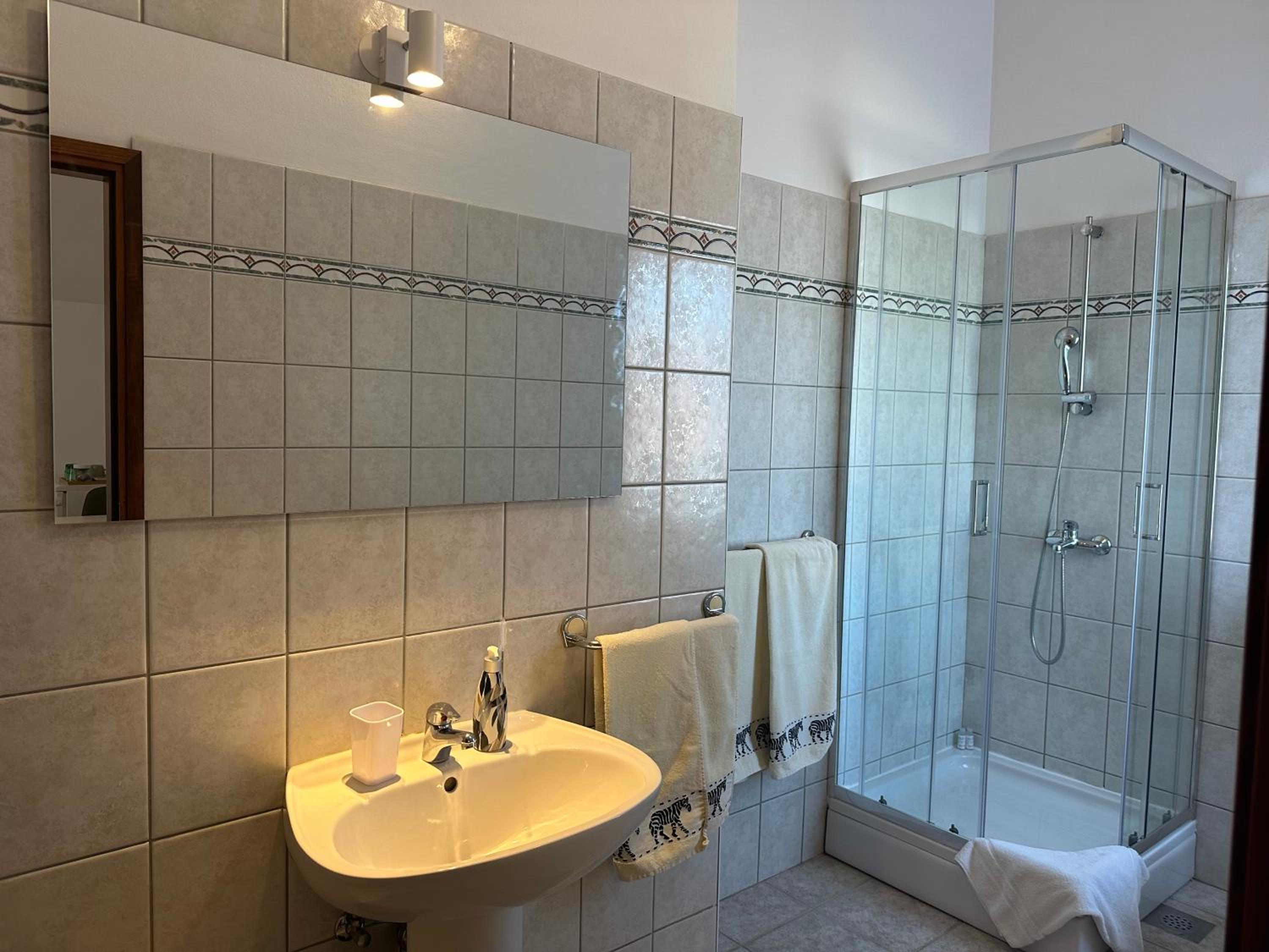 Double Room with Private Bathroom photo 3