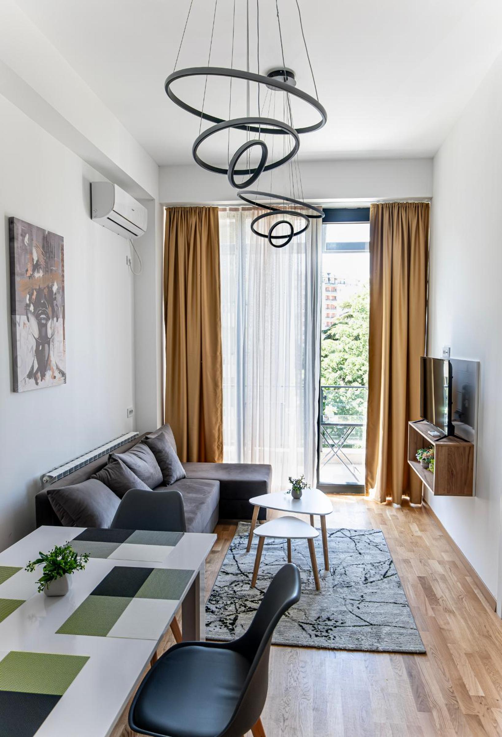 One-Bedroom Apartment photo 1