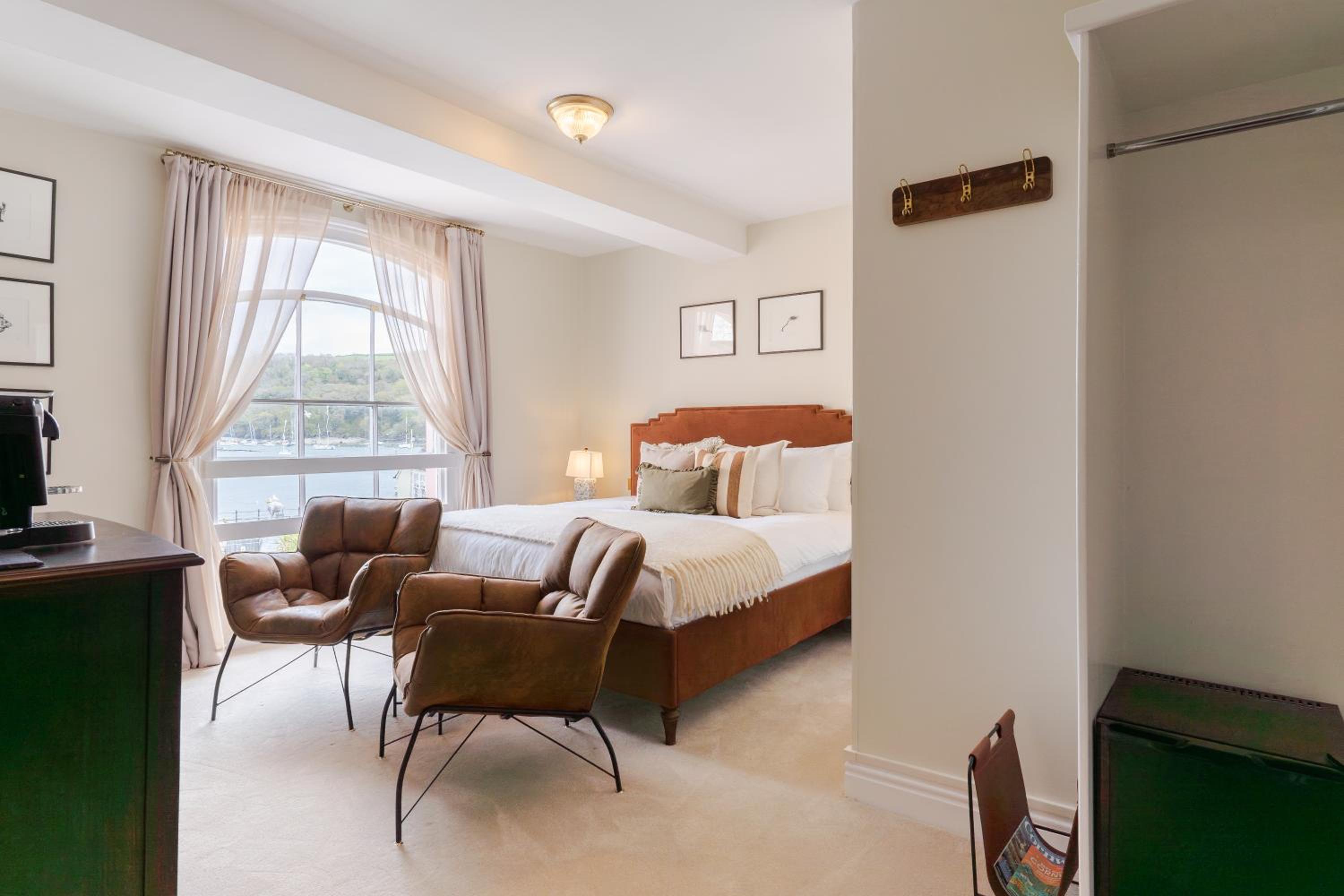 Deluxe King Room photo 1