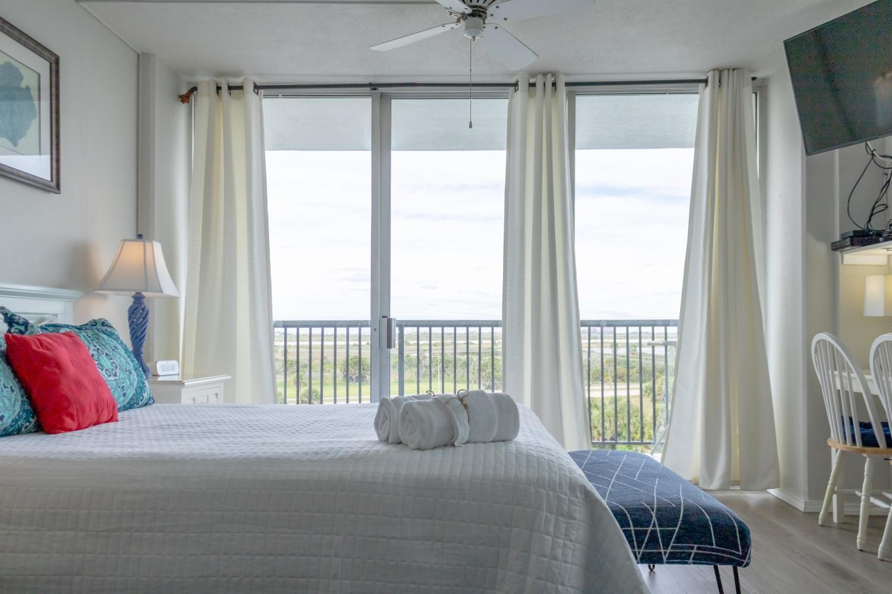 401 - Bay View balcony Efficiency for 3