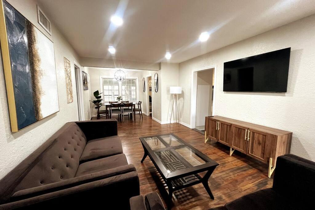 Three-Bedroom House photo 1