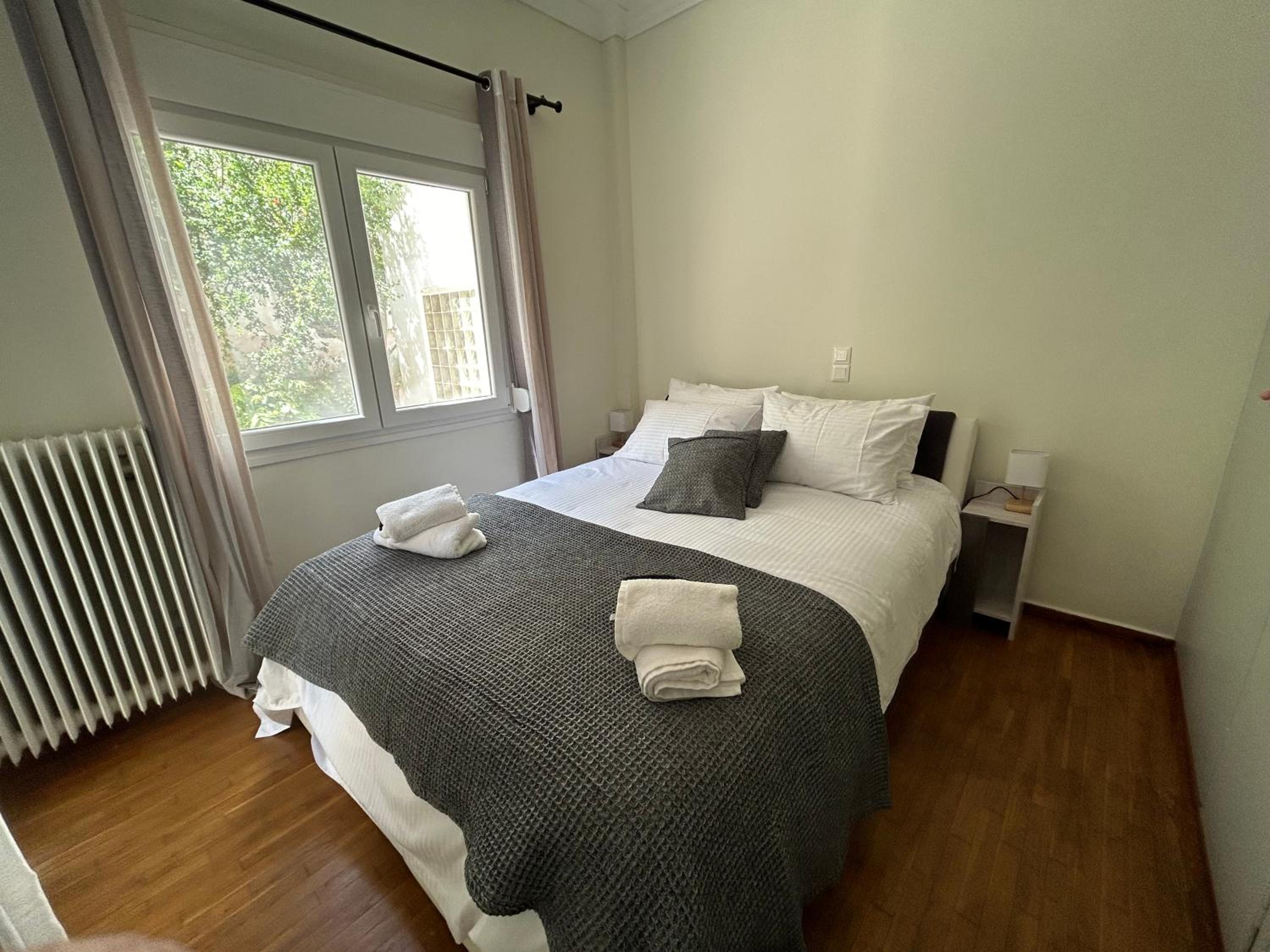 One-Bedroom Apartment with Balcony