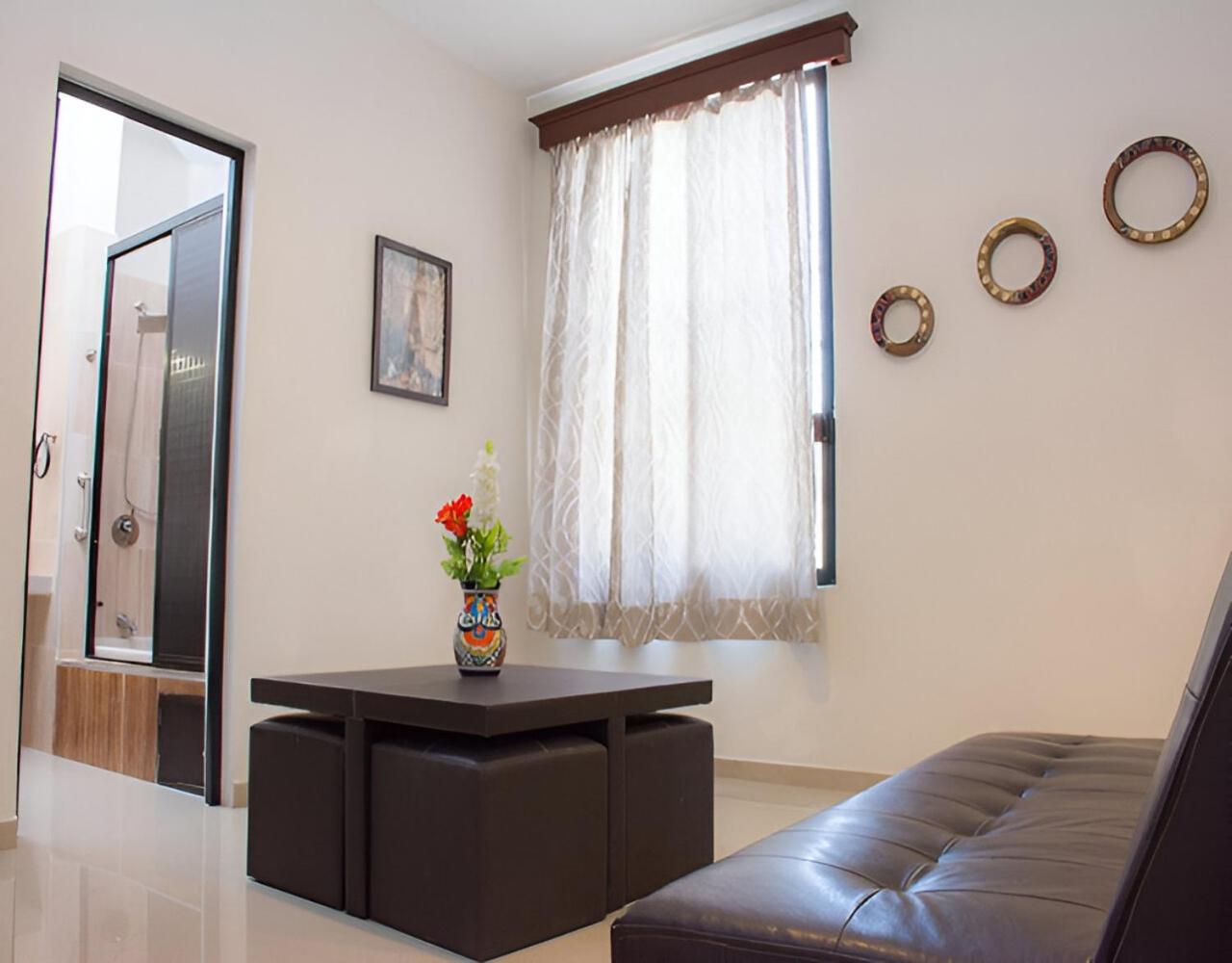 Deluxe King Suite photo 3