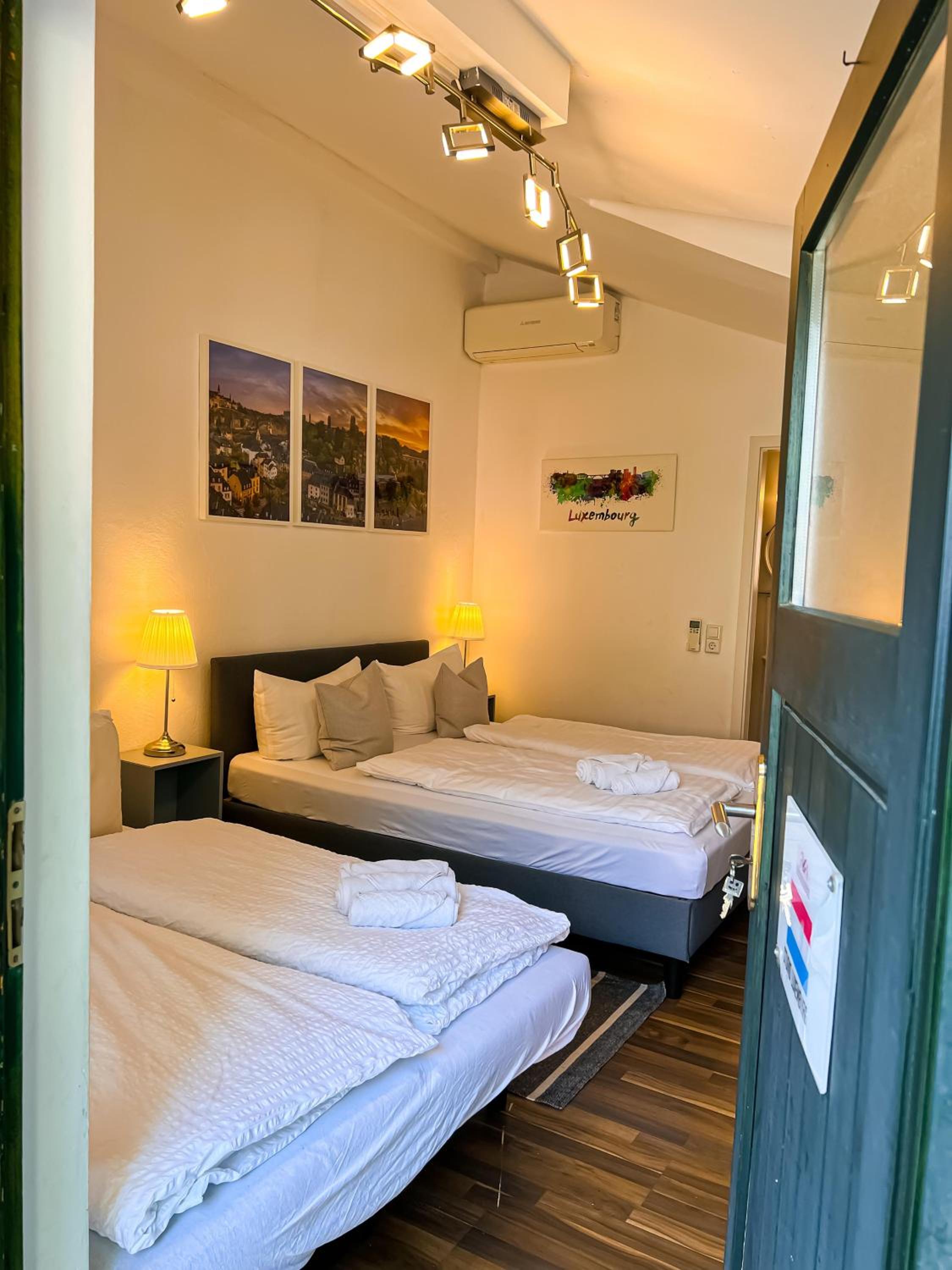 One-Bedroom Apartment - Photo 2