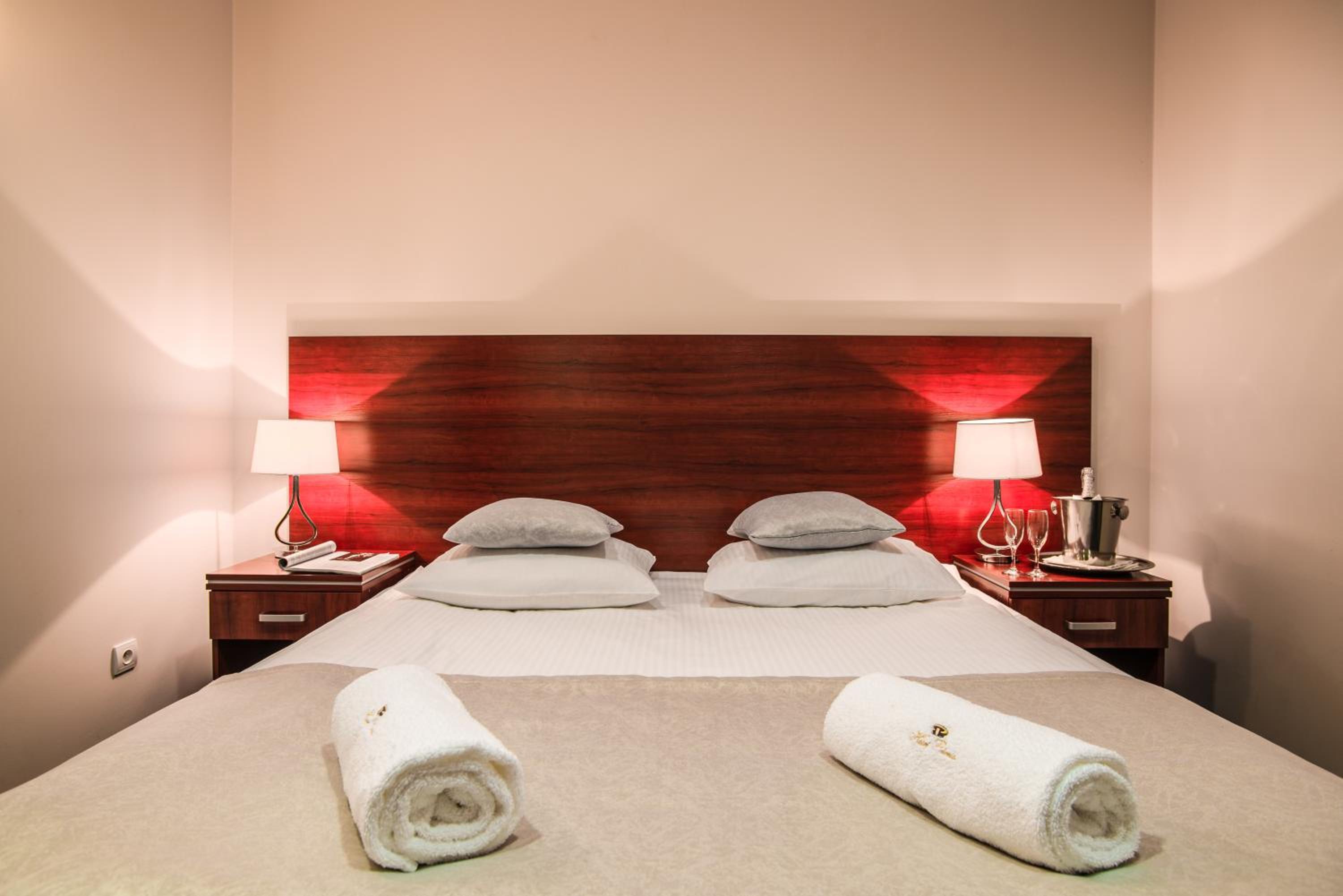 Standard King Room - Photo 1