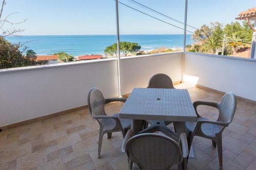 Two-Bedroom Apartment with Terrace and Sea View photo 3