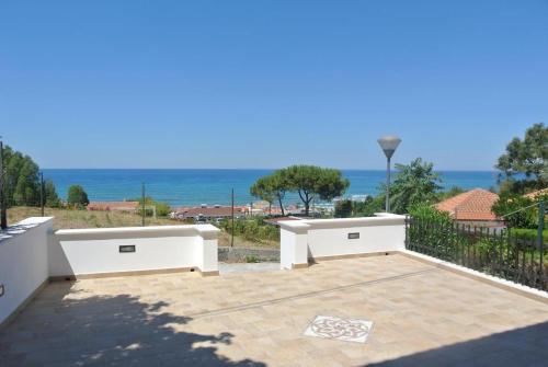 Two-Bedroom Apartment with Terrace and Sea View photo 2