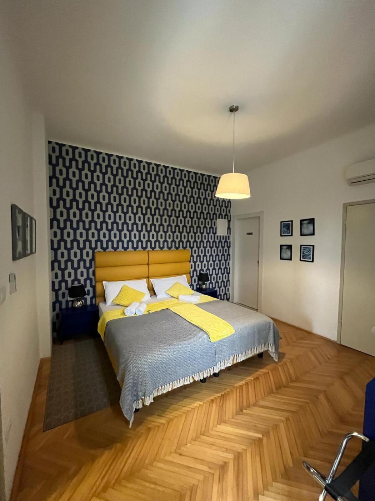 One-Bedroom Apartment - Photo 1