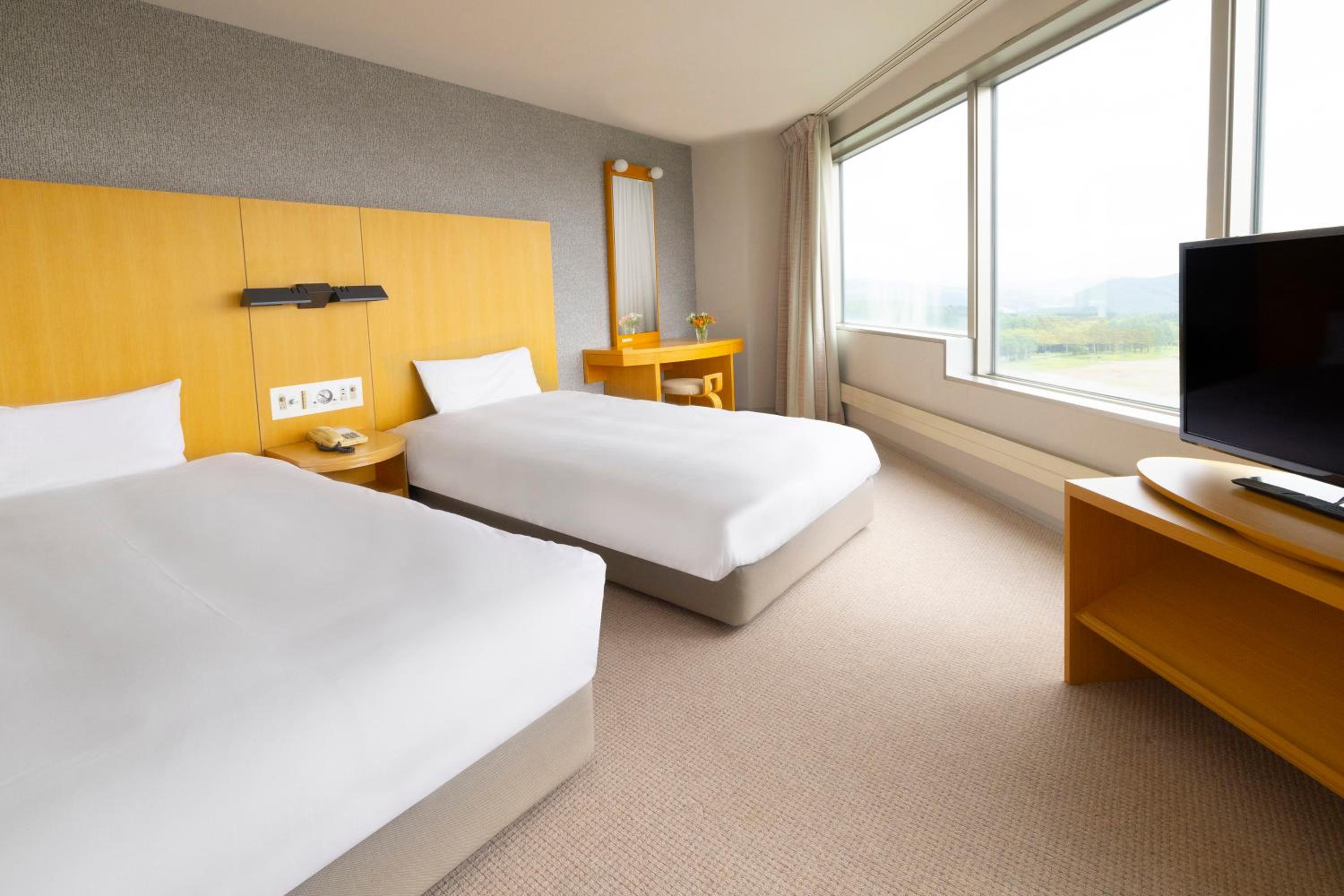 One-Bedroom Premium Twin Suite with Sofa Beds - Photo 2