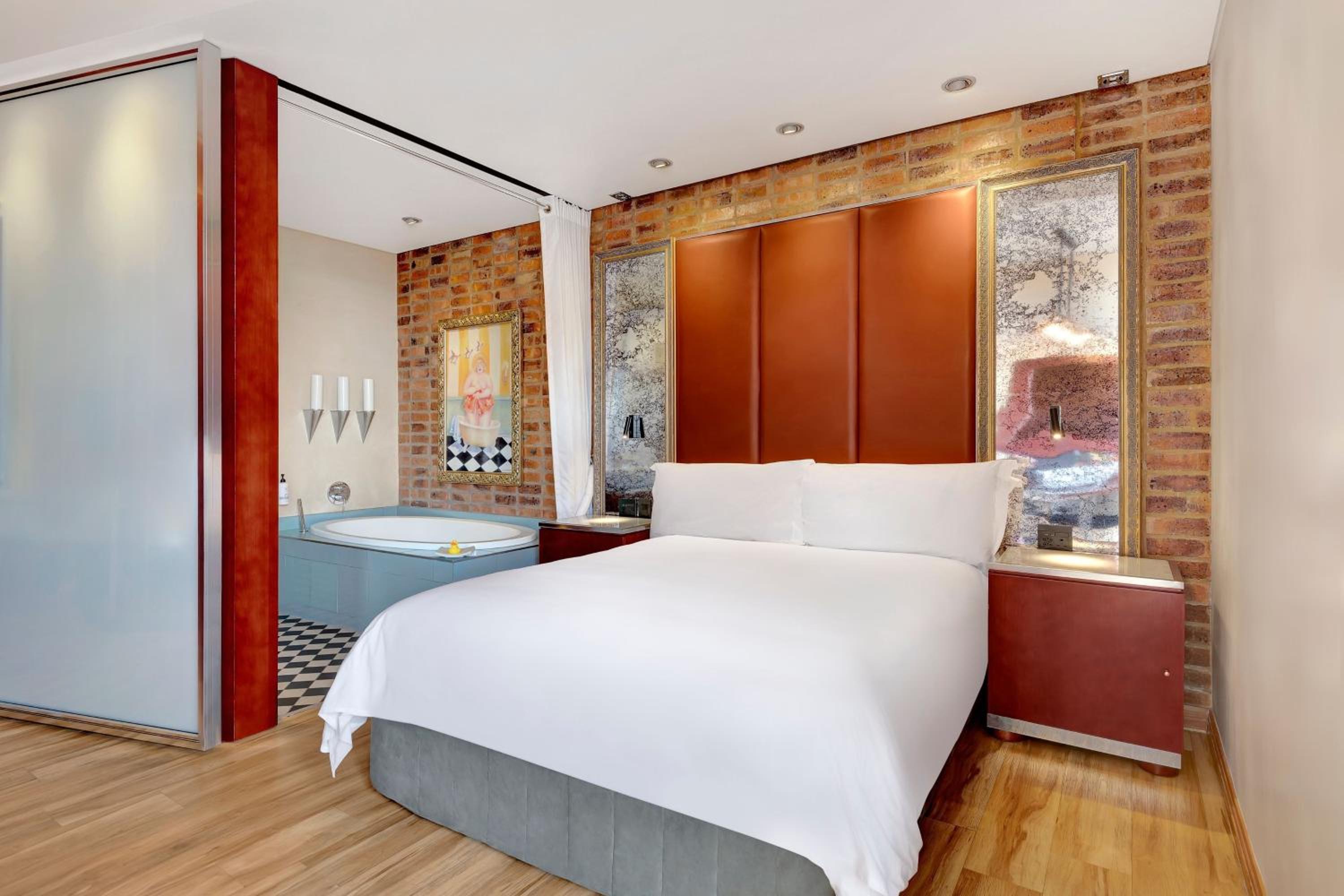 Guest Room , 1 Queen - Photo 1