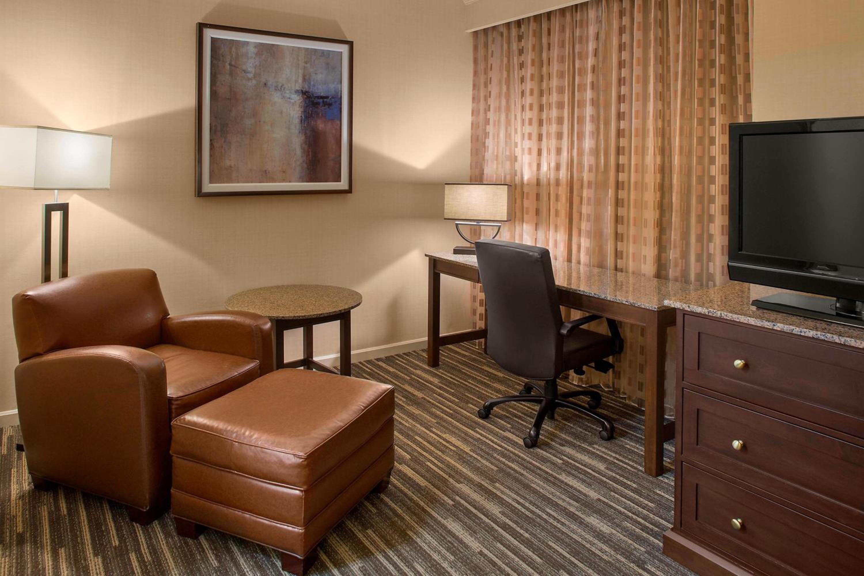 1 Bedroom Bi-level Suite, 1 King, Sofa bed, River view - Photo 3