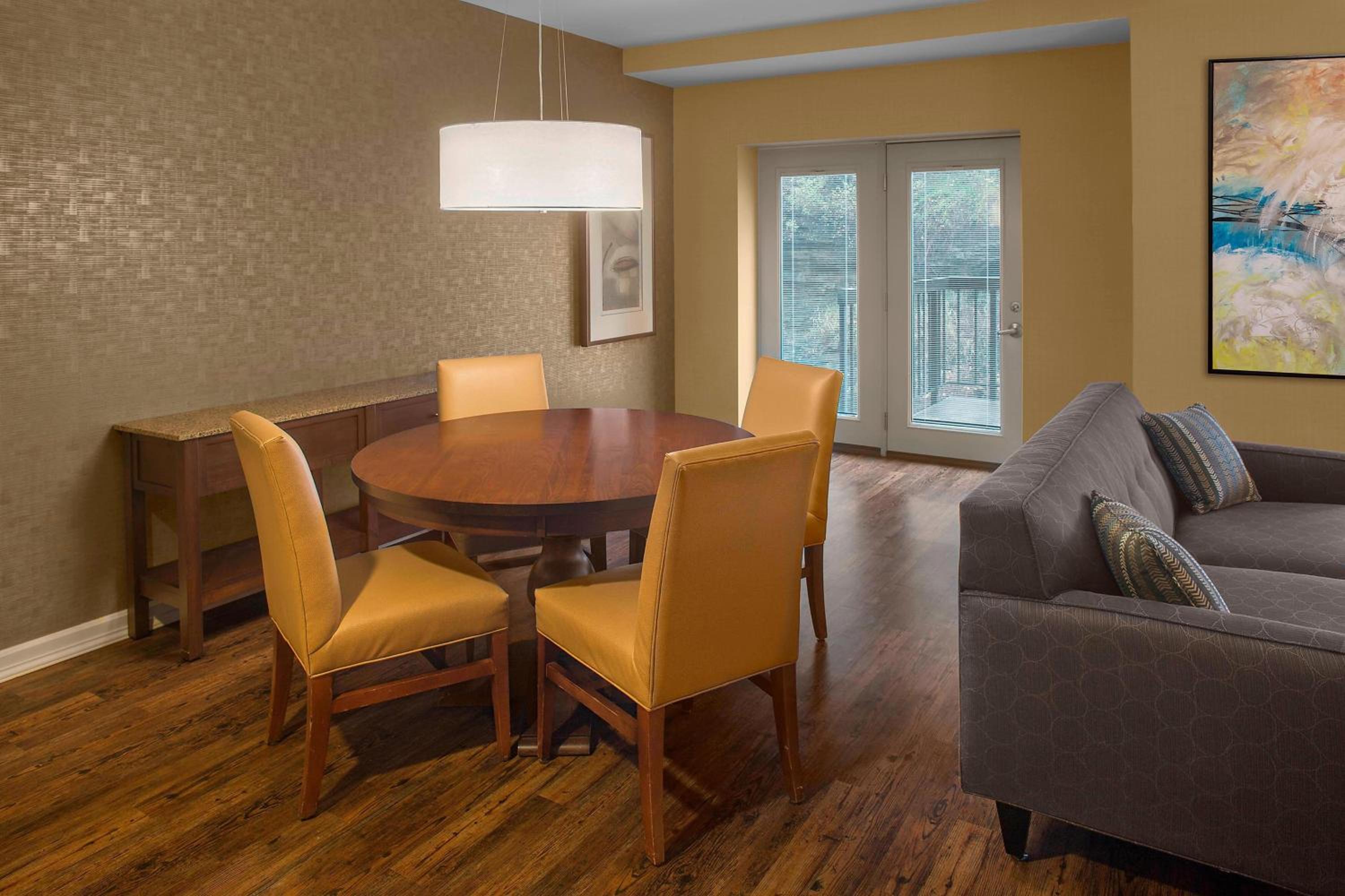 1 Bedroom Bi-level Suite, 1 King, Sofa bed, River view - Photo 4