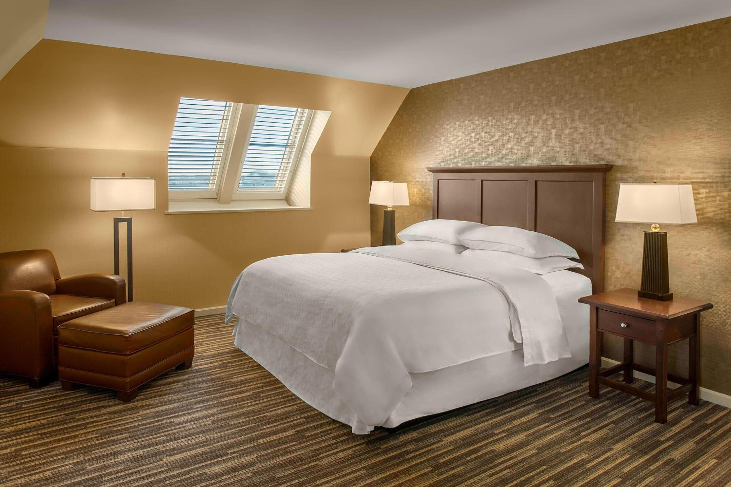 1 Bedroom Penthouse Suite, 1 King, Sofa bed - Photo 2