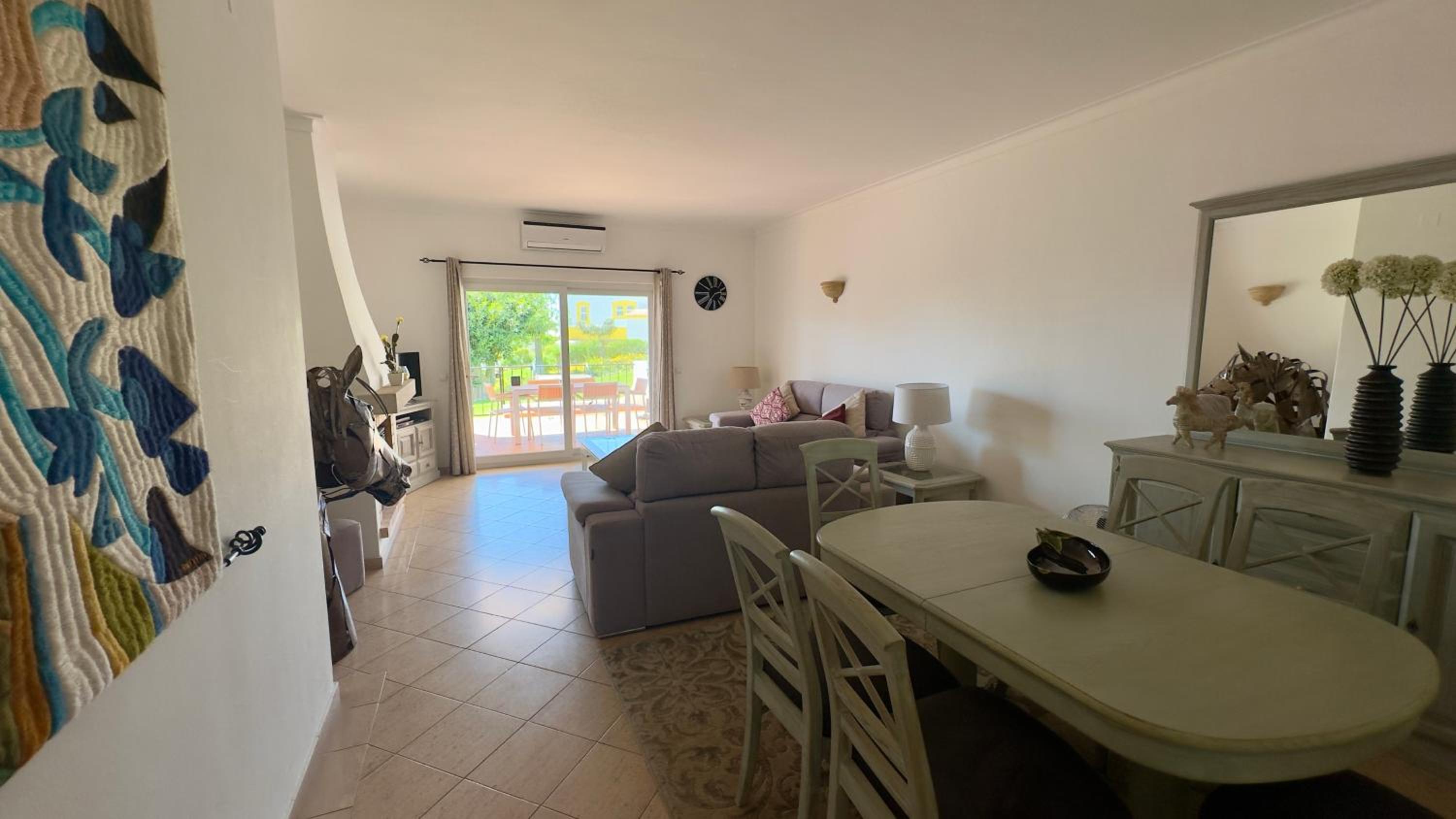 Deluxe Two-Bedroom Apartment with Garden View photo 3