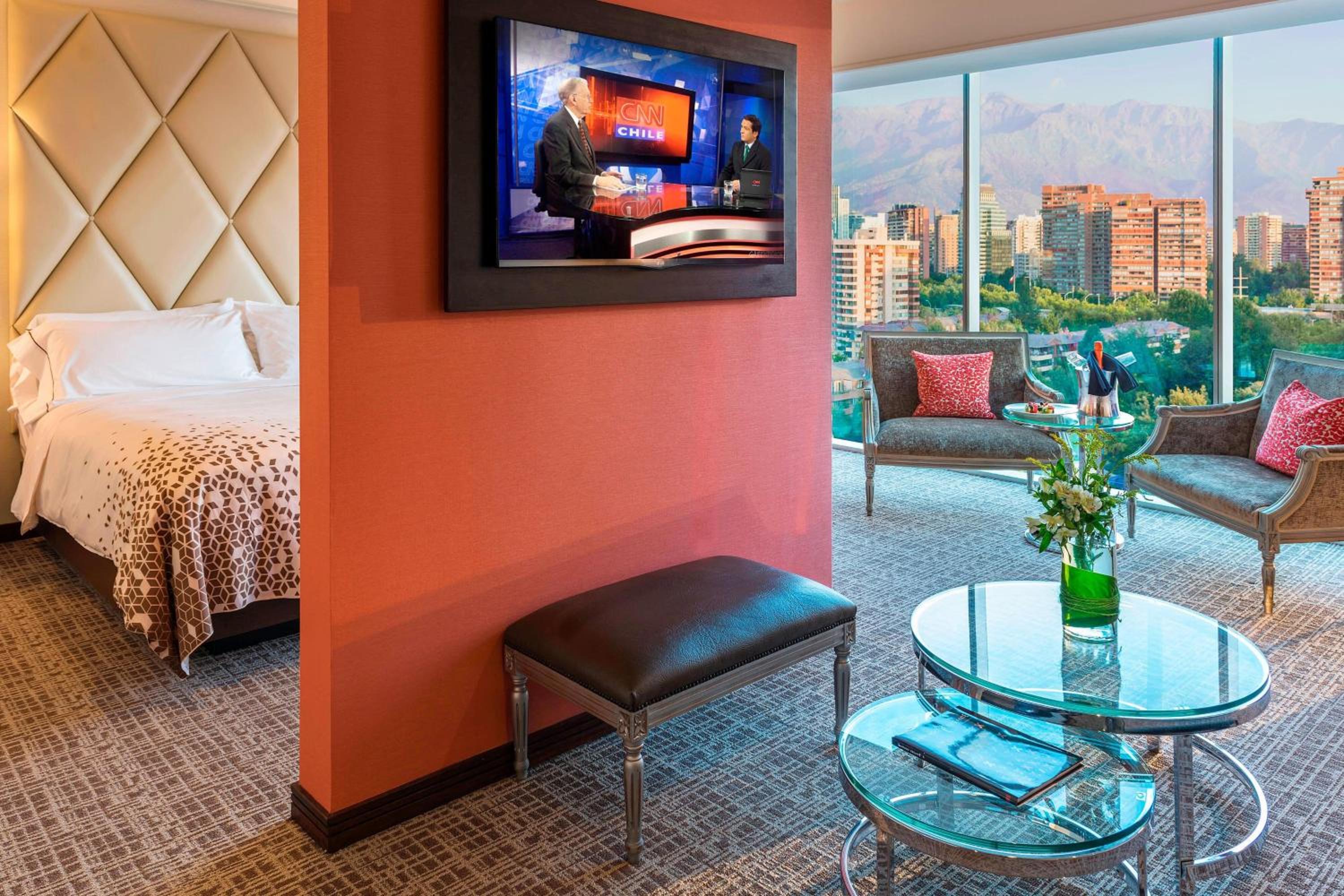 Junior Suite Club Level King Suite