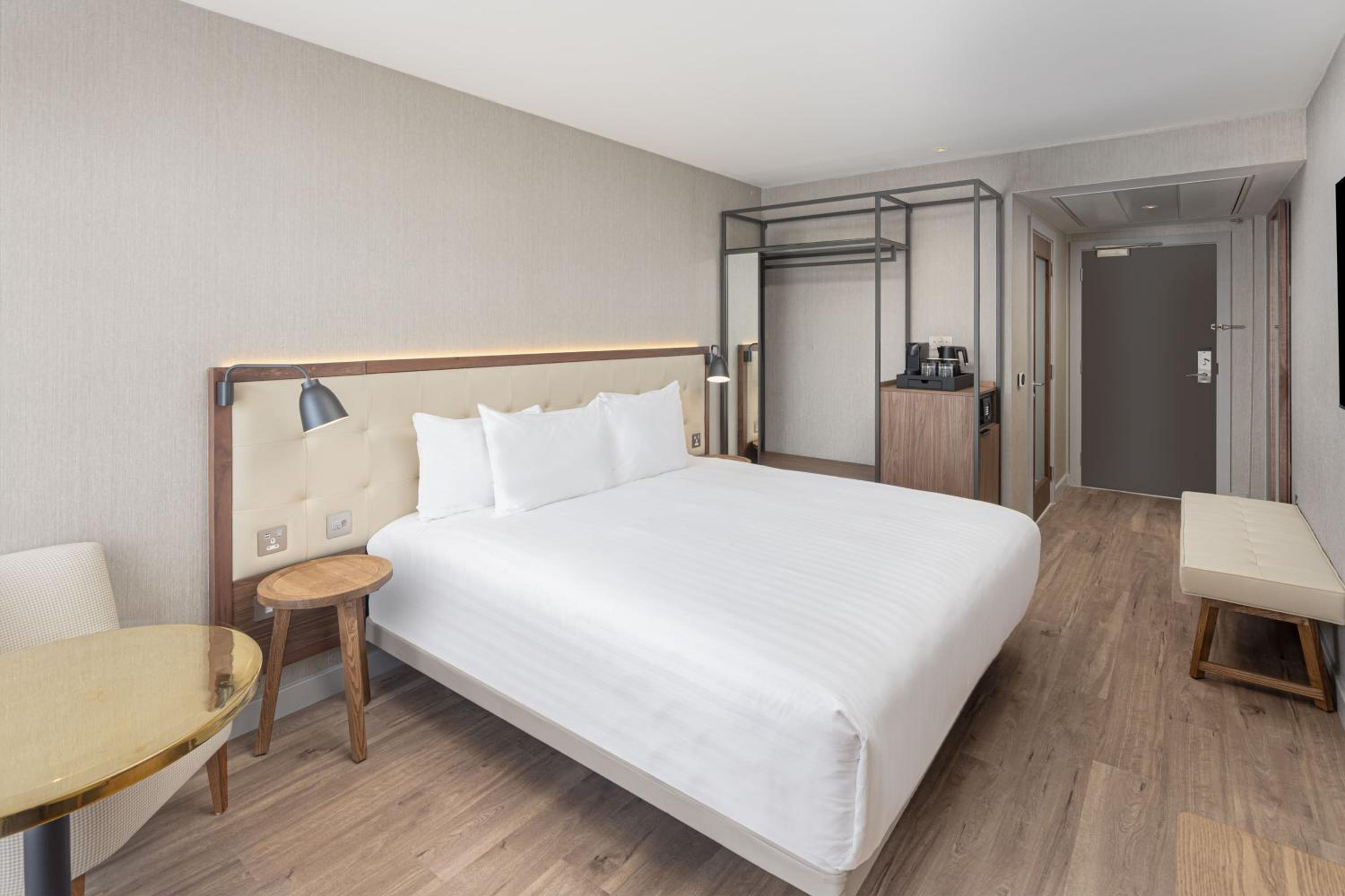 Executive King Room - Photo 9