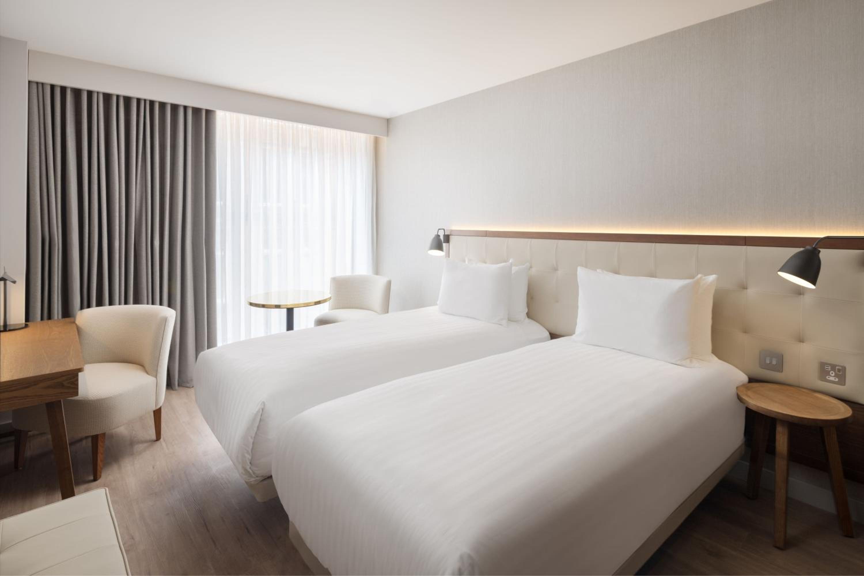 Standard Twin Room - Photo 7