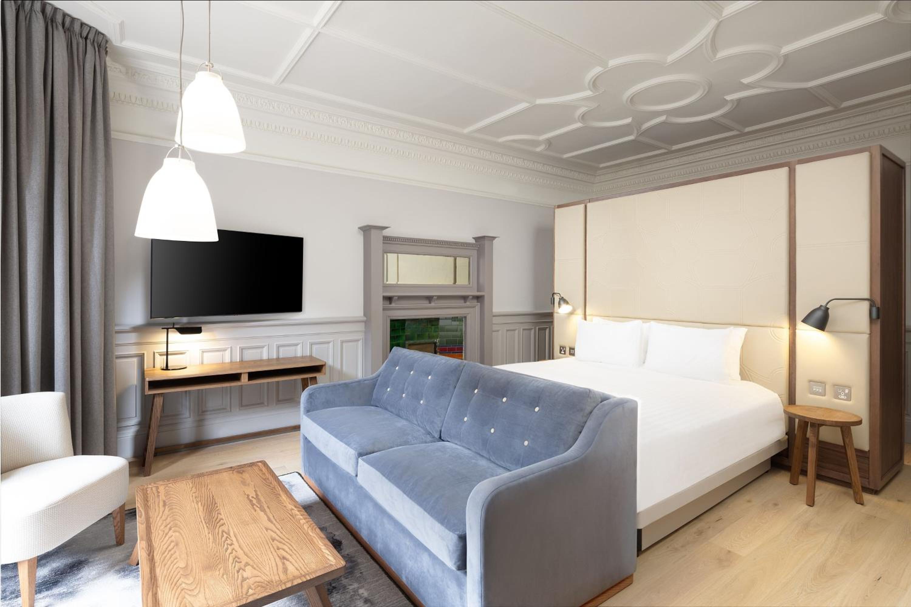 Heritage Junior King Suite with Urban View photo 3