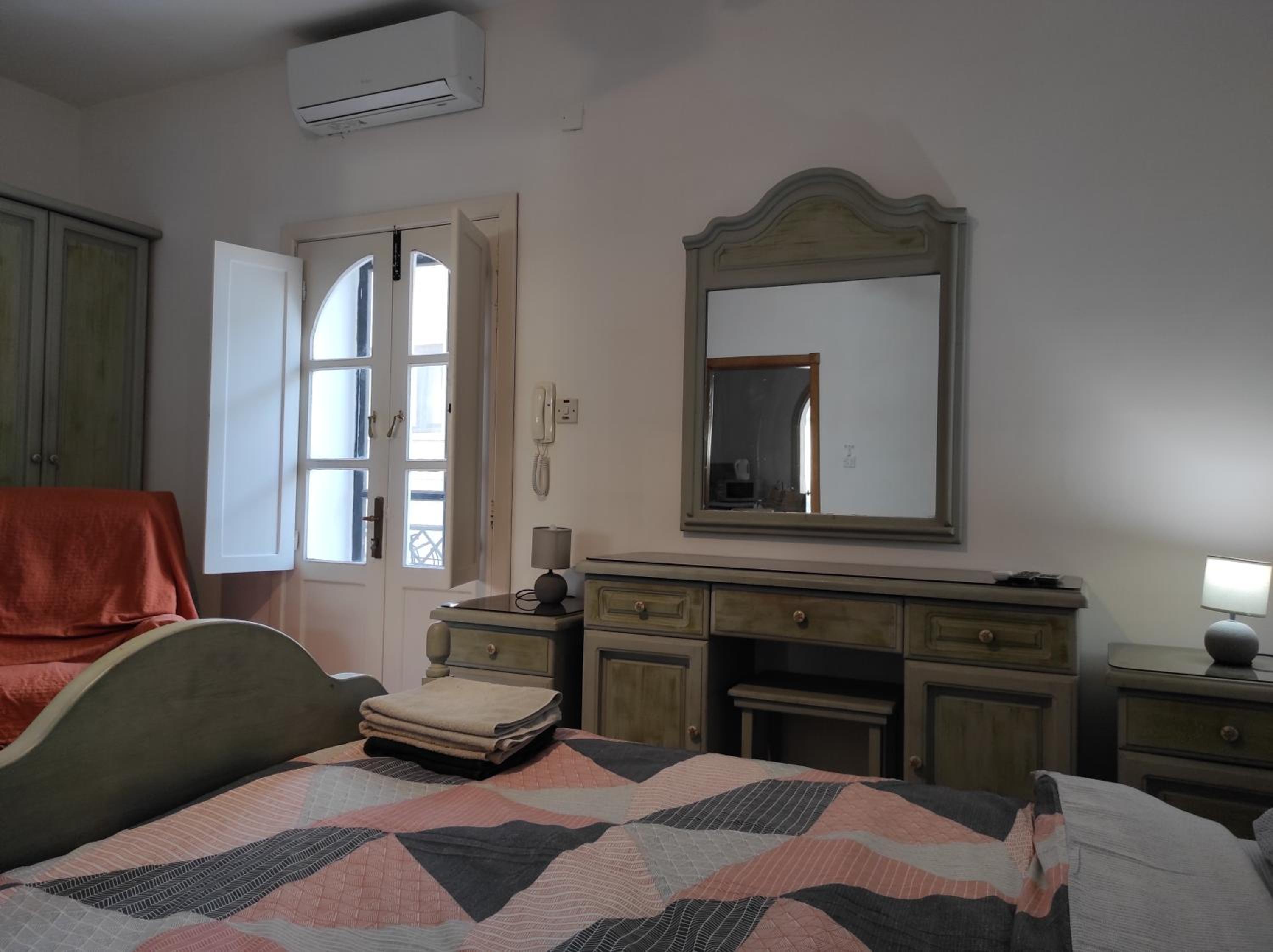 Two-Bedroom Apartment with Balcony photo 3