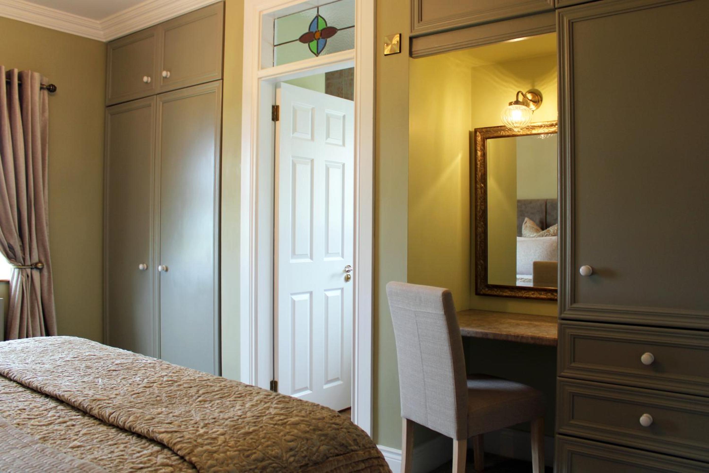 Standard King Room photo 3