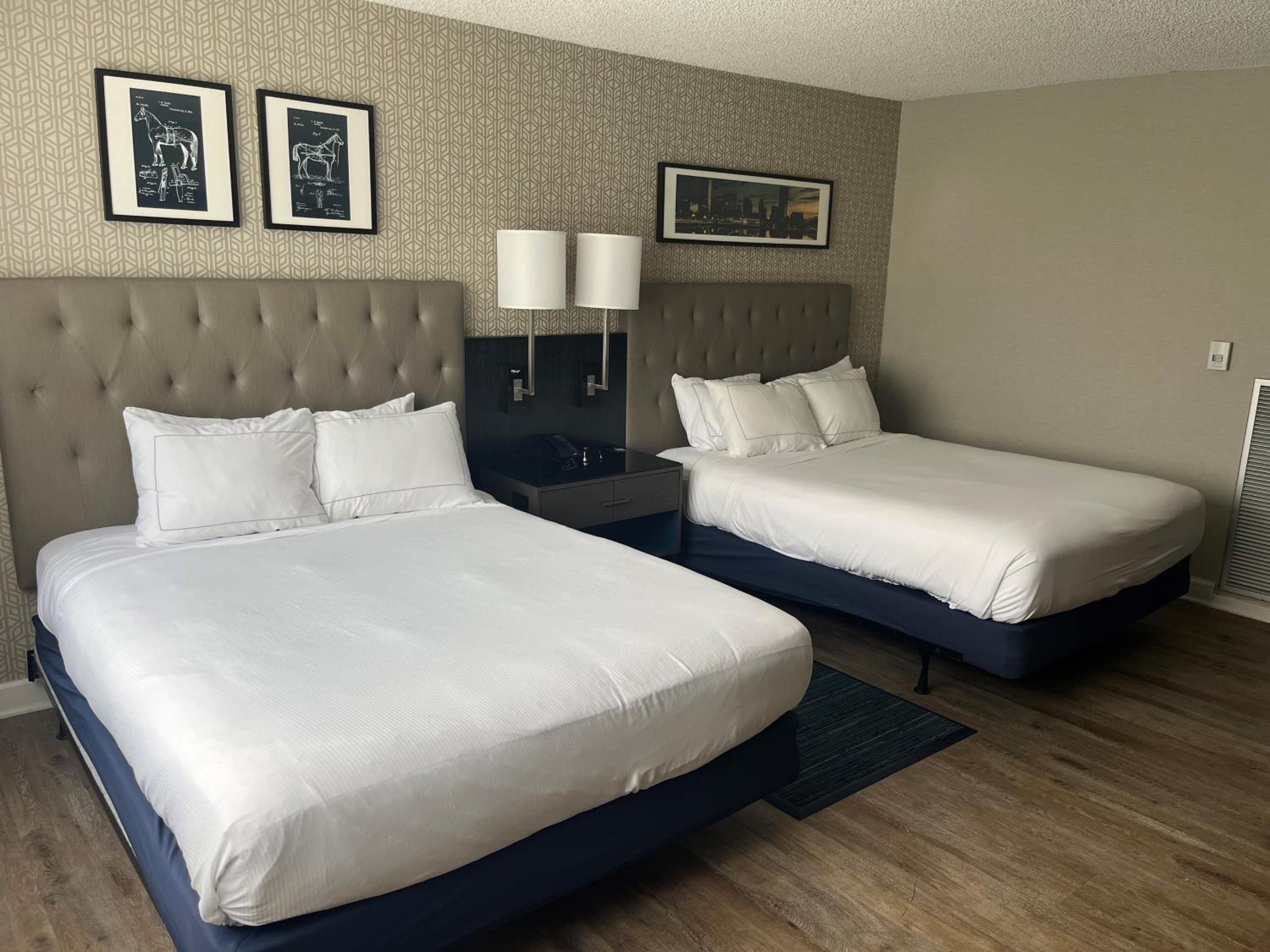 Queen Room with Two Queen Beds - Disability Access Roll in Shower photo 2
