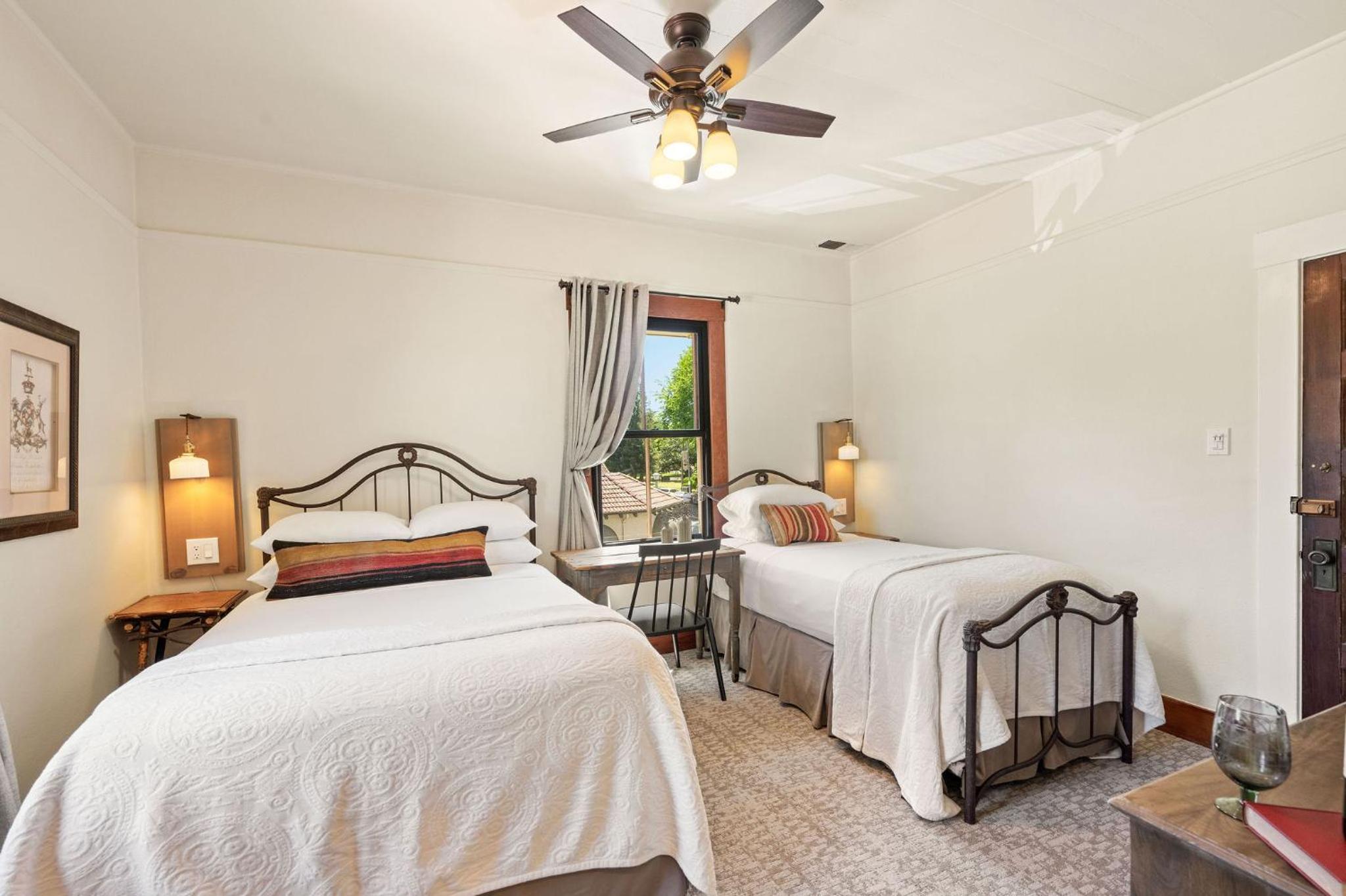Standard Double Room, Ensuite (Room 27 - Full/Twin) photo 2