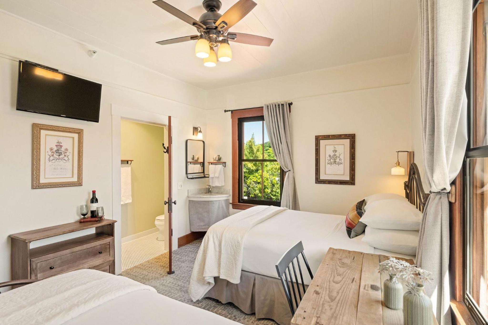 Standard Double Room, Ensuite (Room 27 - Full/Twin) photo 3