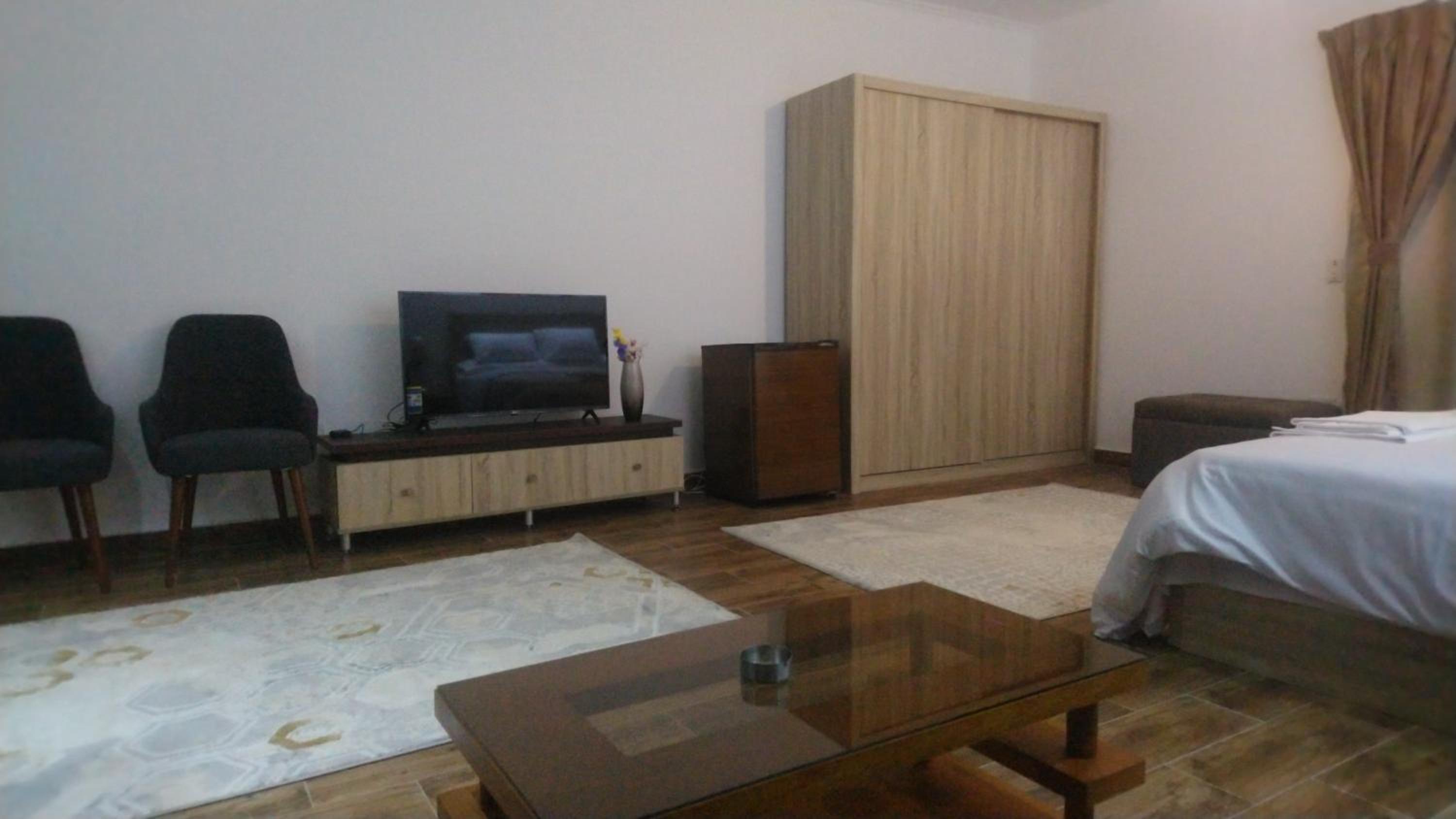 Studio Apartment photo 3
