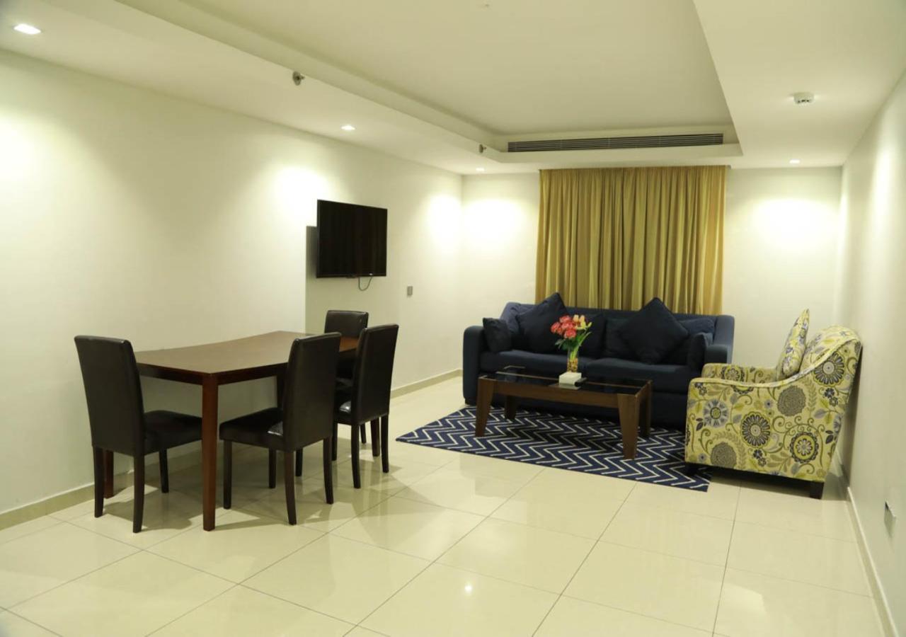 Family Room - Photo 4