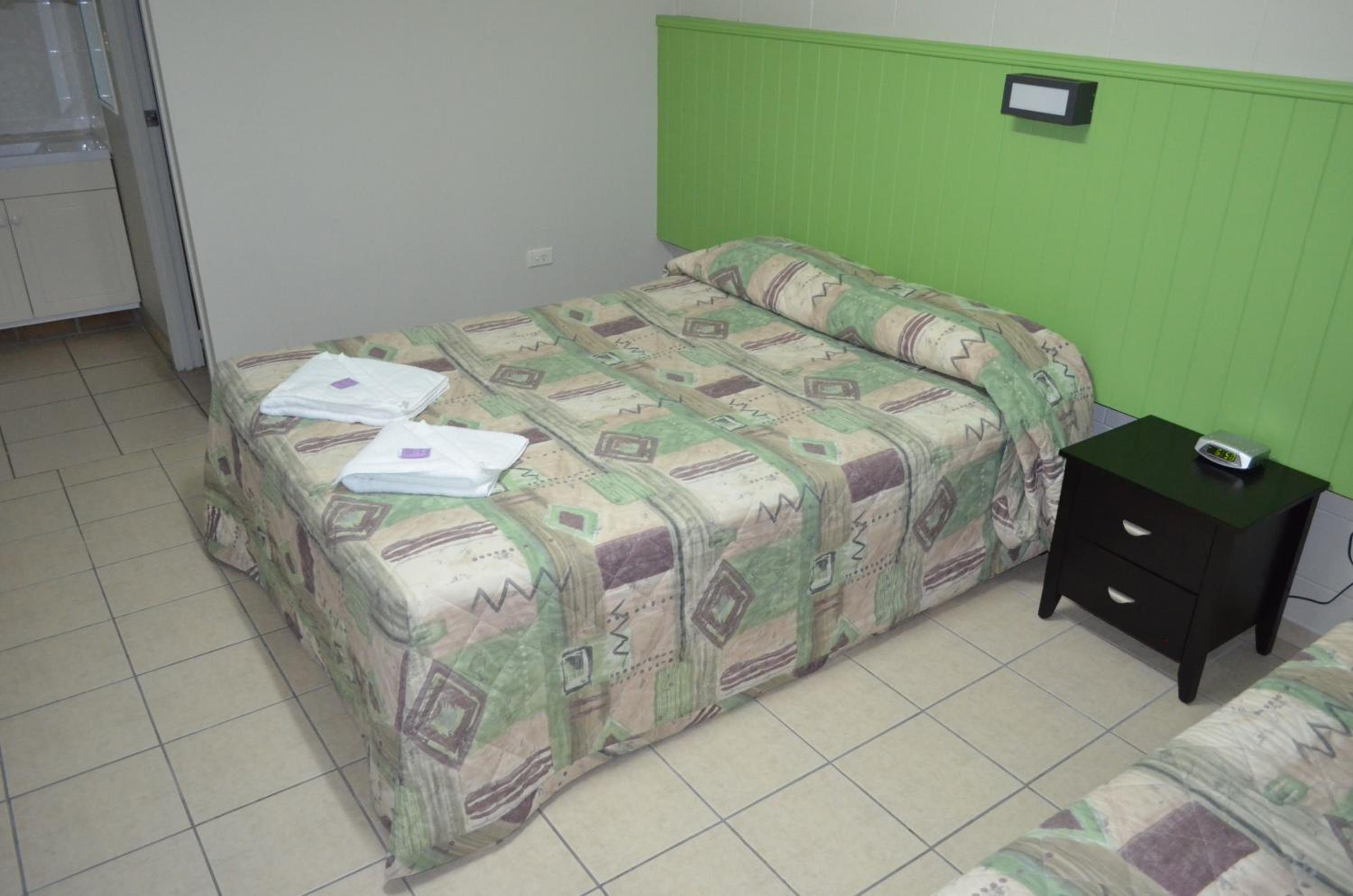 Queen Room photo 2