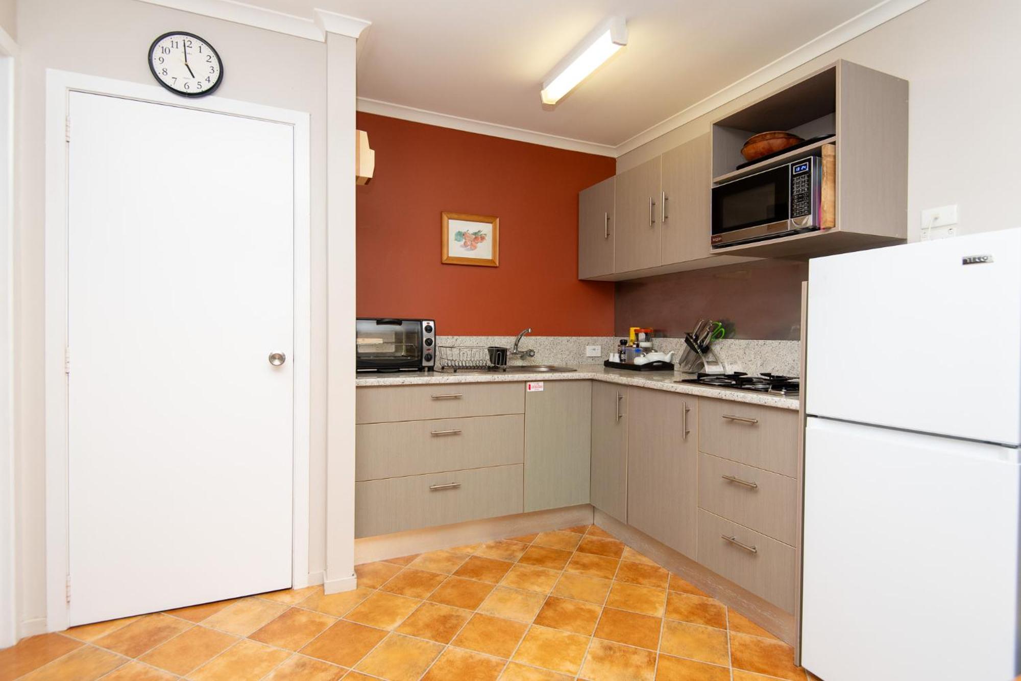 Two Bedroom Apartment - with Hire Car photo 2