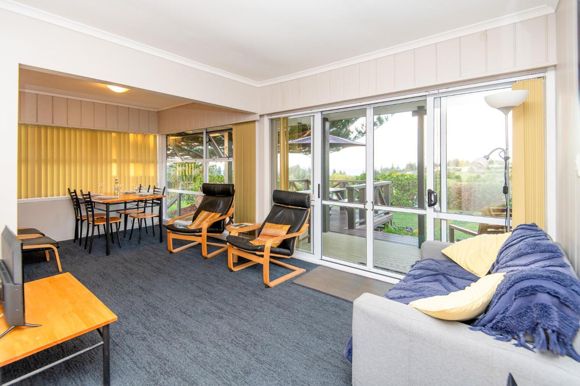 Two Bedroom Apartment - with Hire Car photo 1