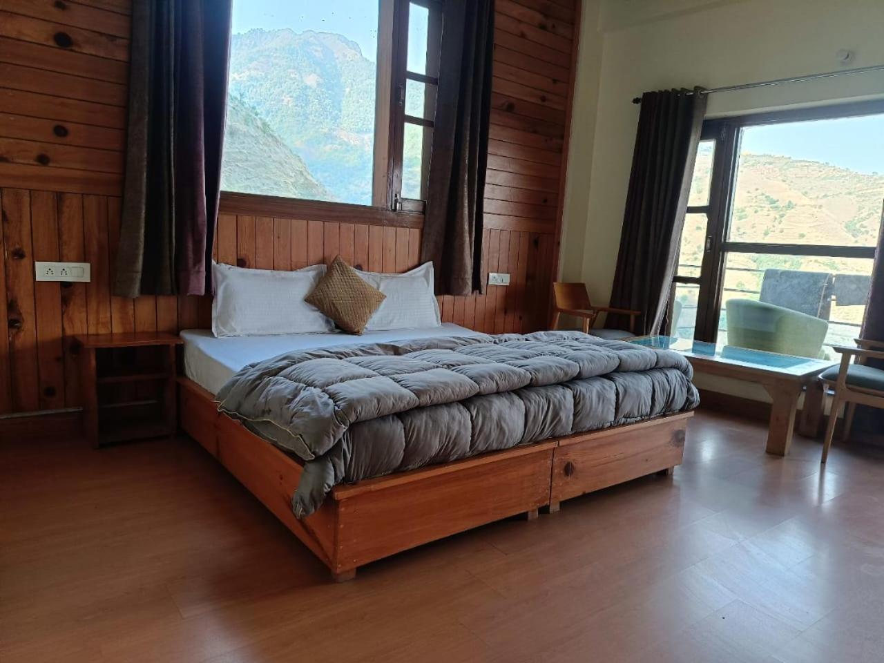 Deluxe Queen Suite