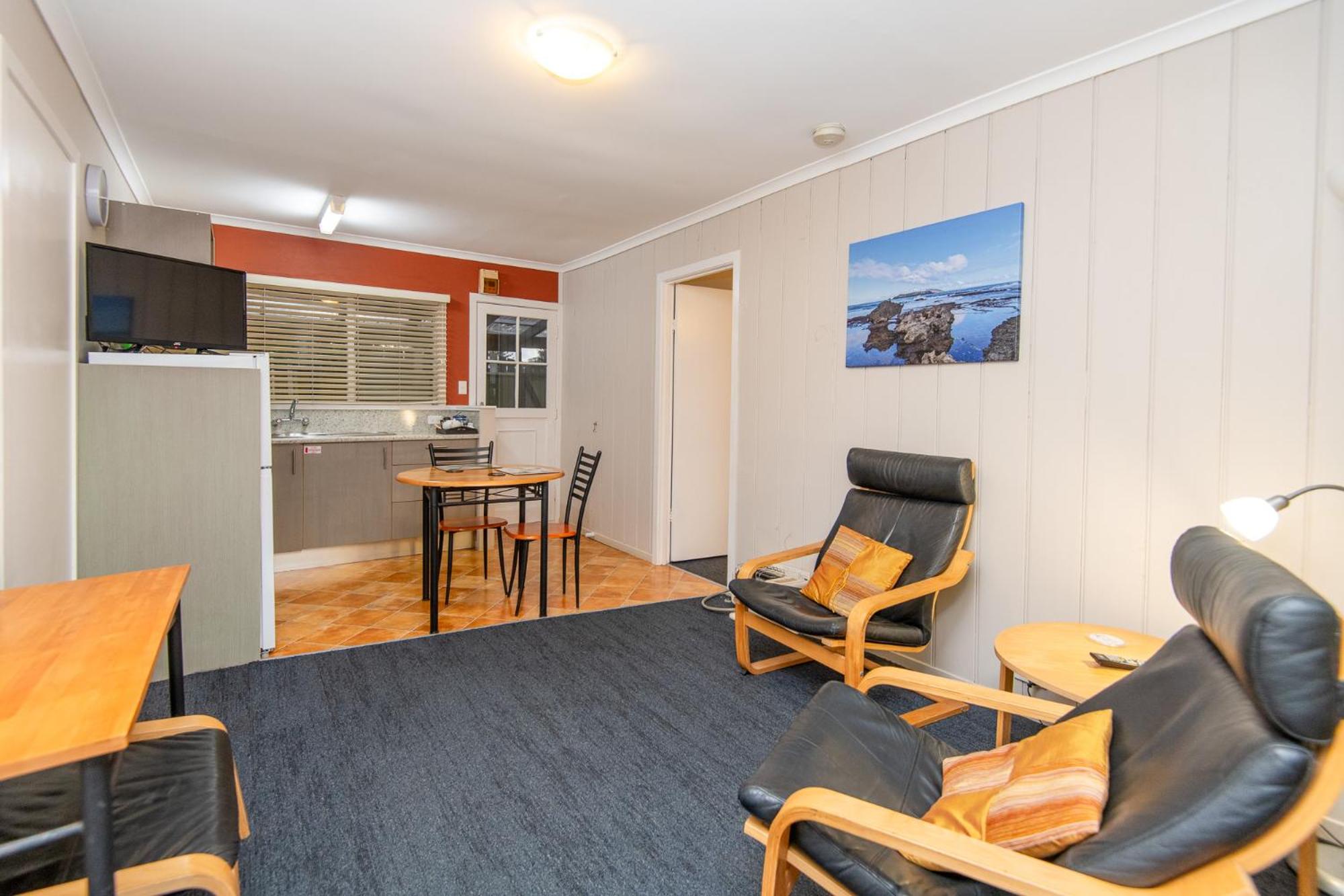 One Bedroom Apartment - with Hire Car photo 1