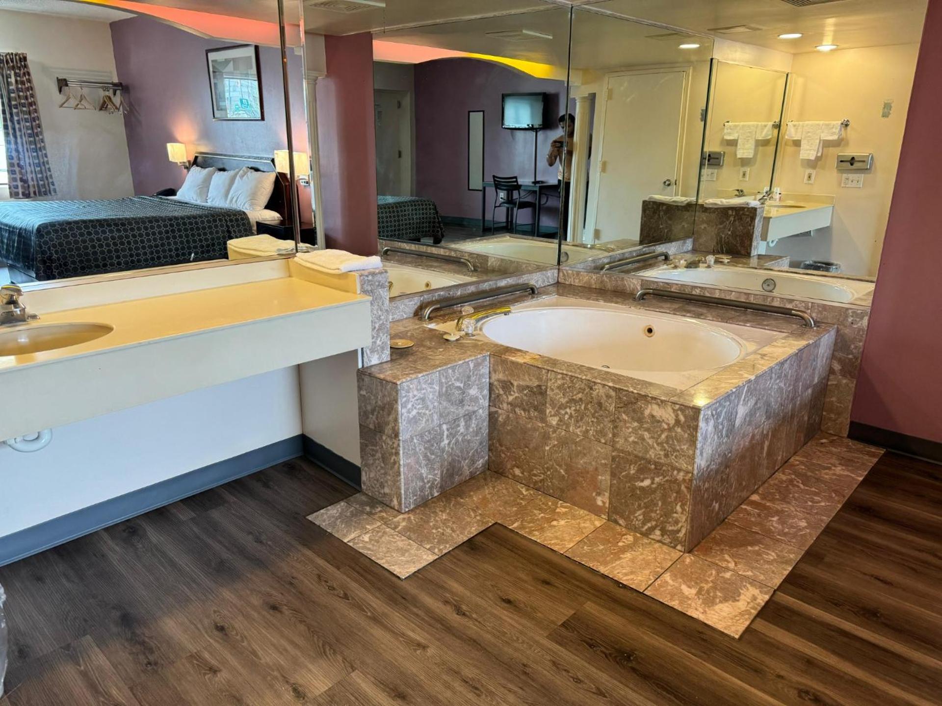 Superior King Suite - Photo 9