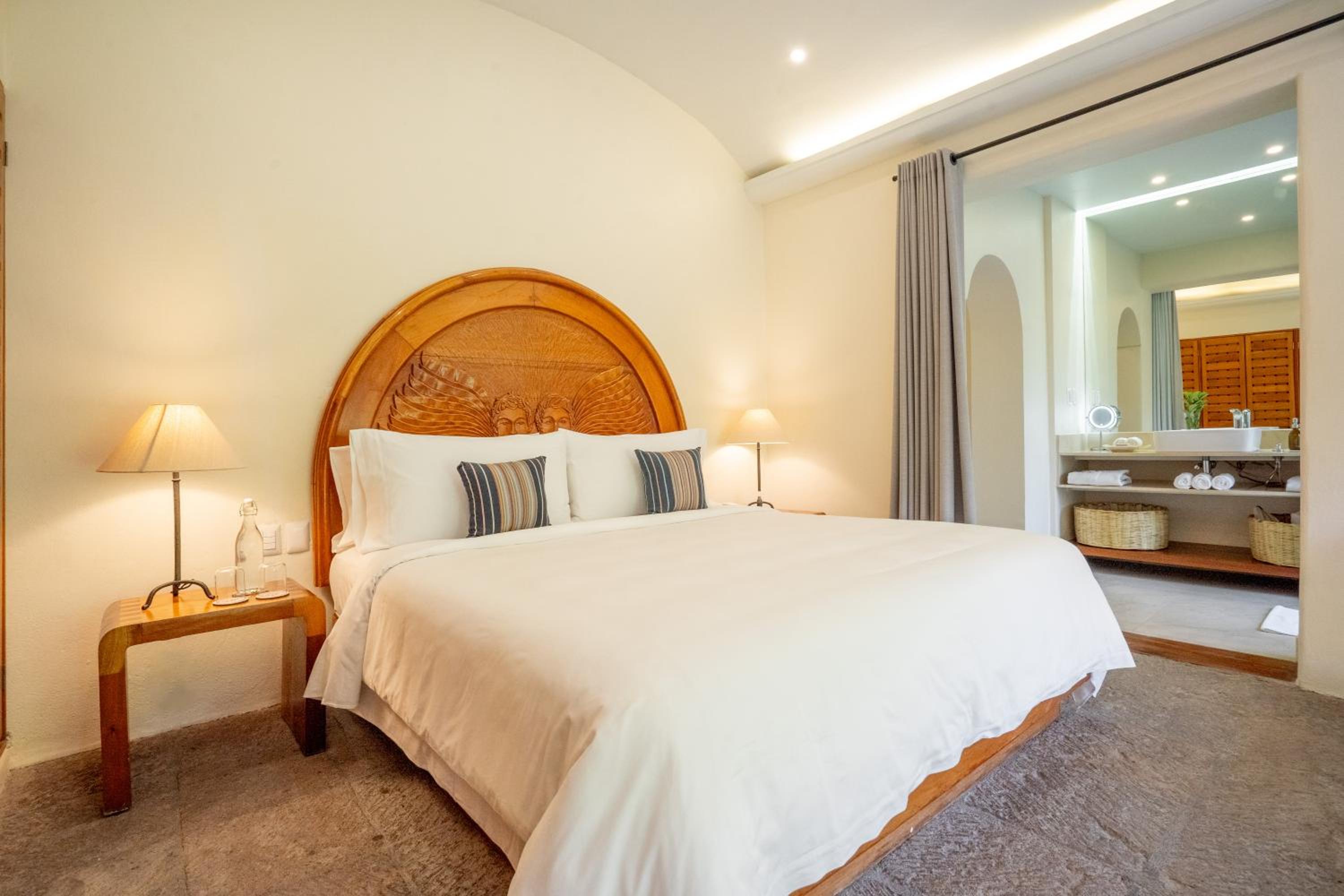 Deluxe Room - Photo 1