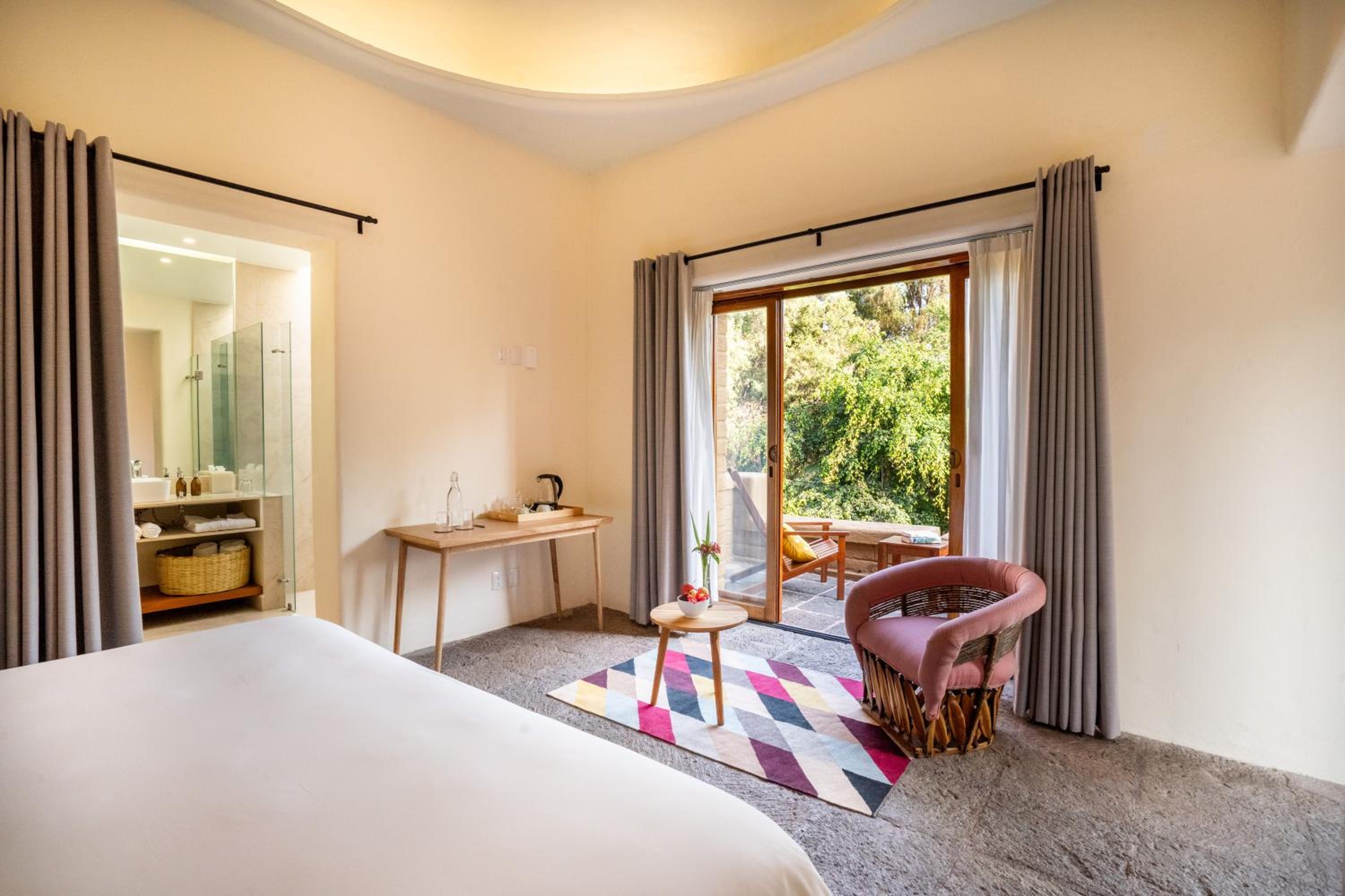 Deluxe Room - Photo 3