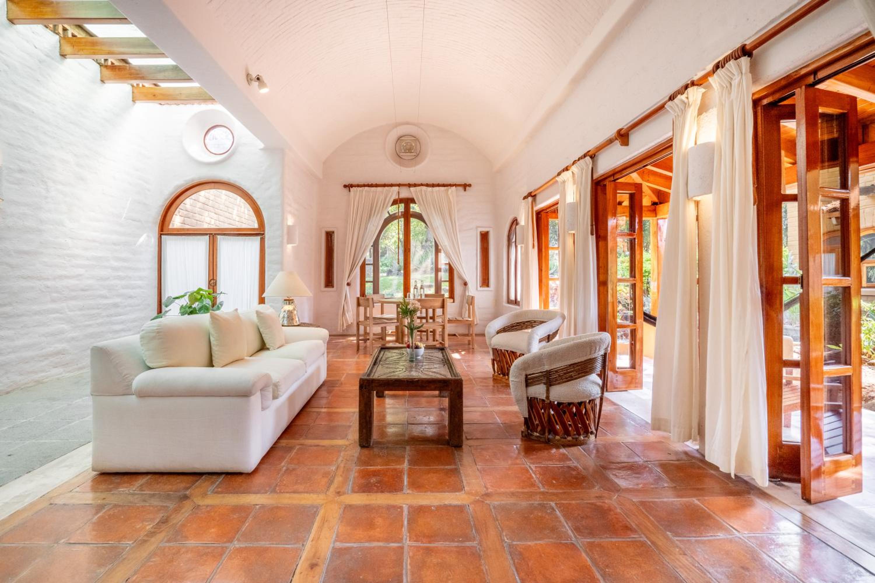 Villa - Photo 1