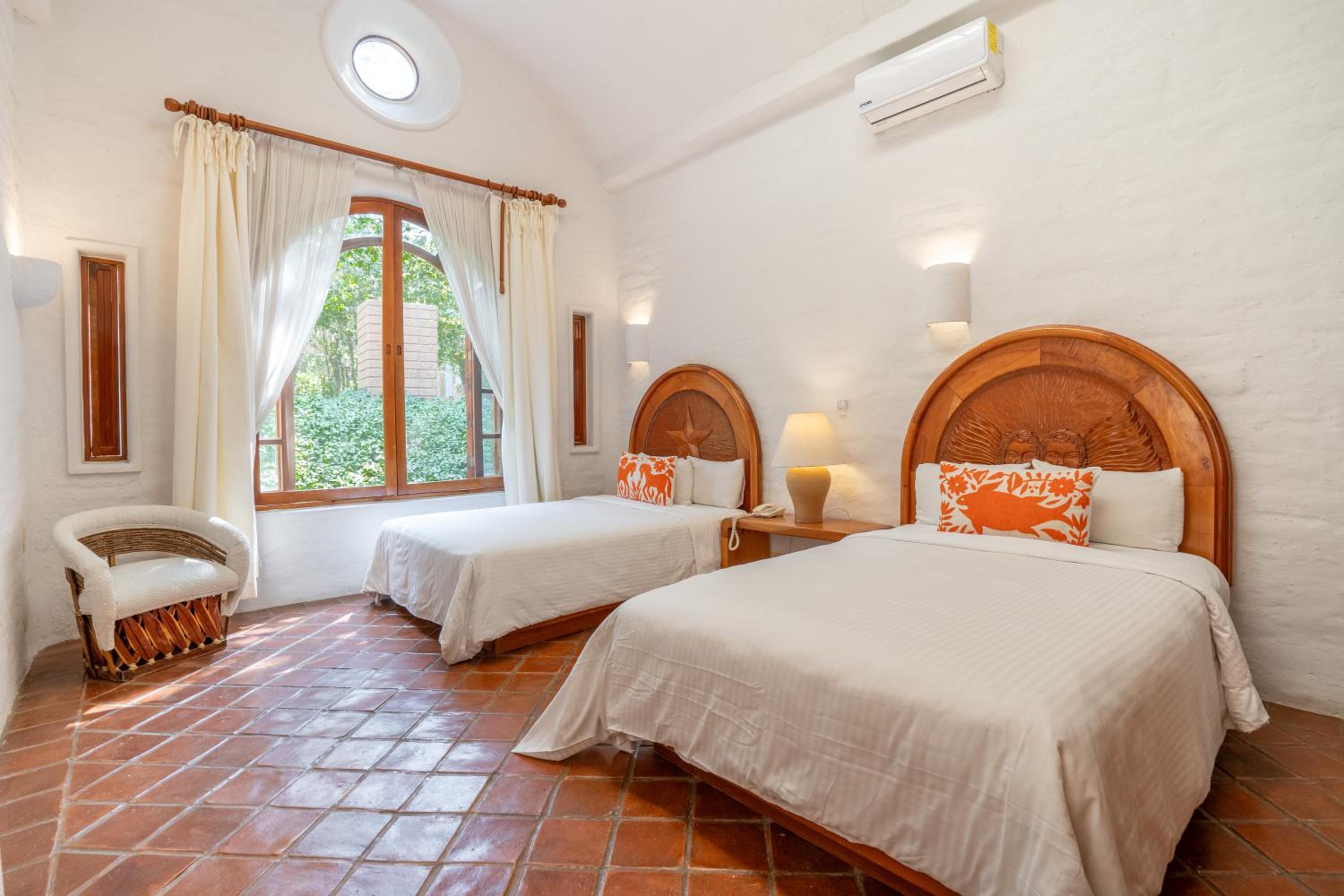 Villa - Photo 2