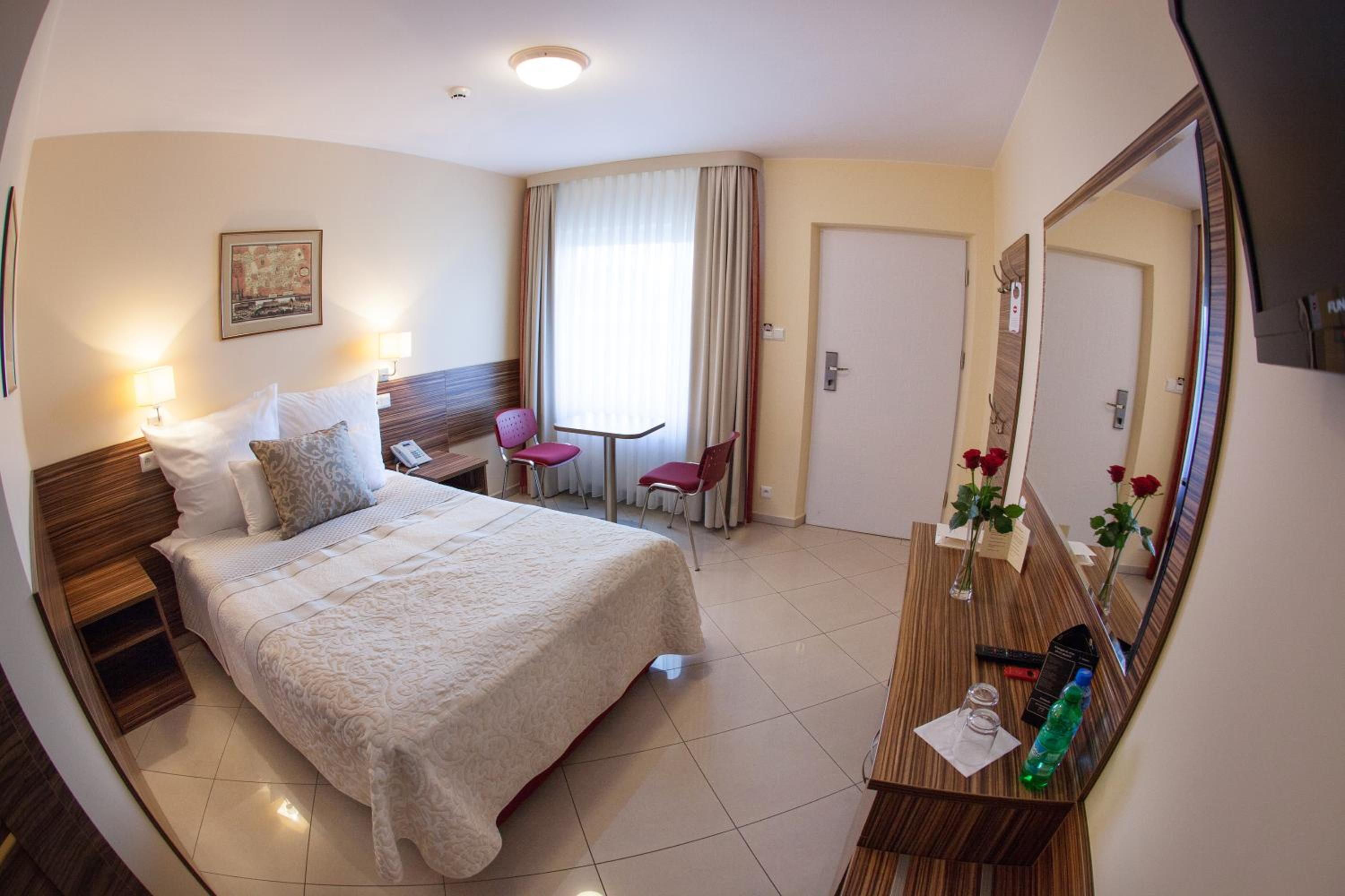 Single Room photo 3