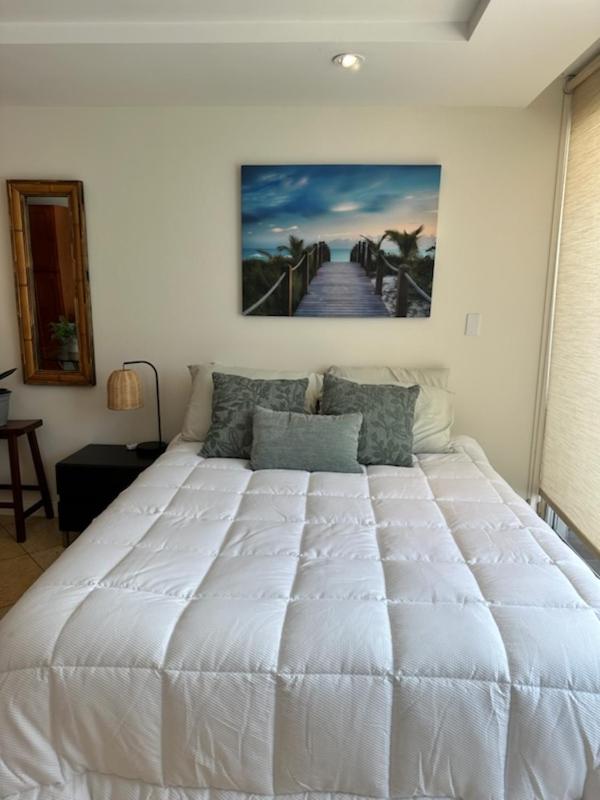 Marine Surf Waikiki: Deluxe Room photo