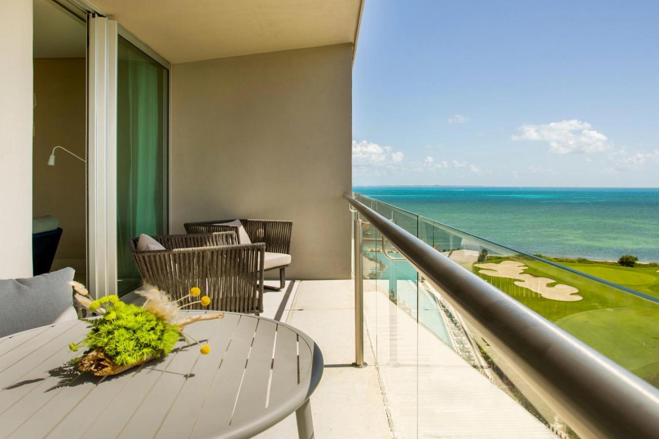 Preferred Club Deluxe Ocean View Plunge Pool 2 Queens thumbnail 5