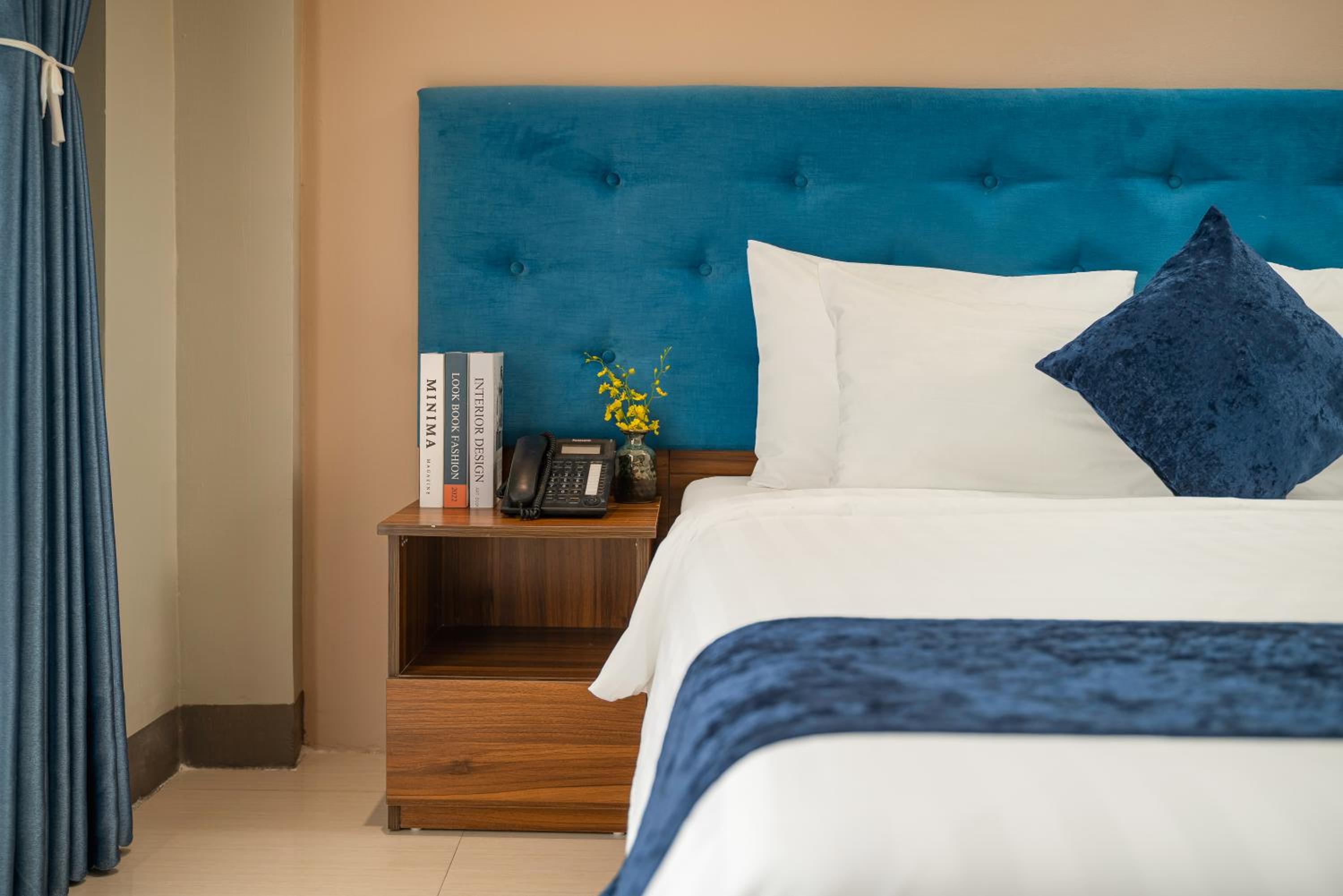 Deluxe Double Room with Balcony - Photo 4
